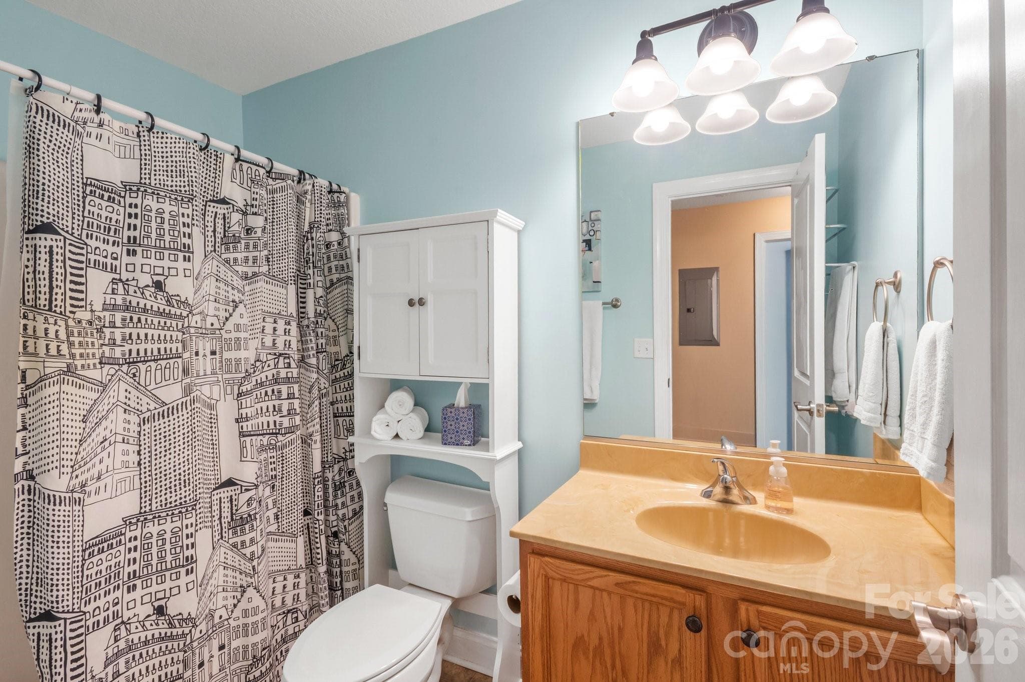 Guest bath - 94 Foxden Drive, Fletcher
