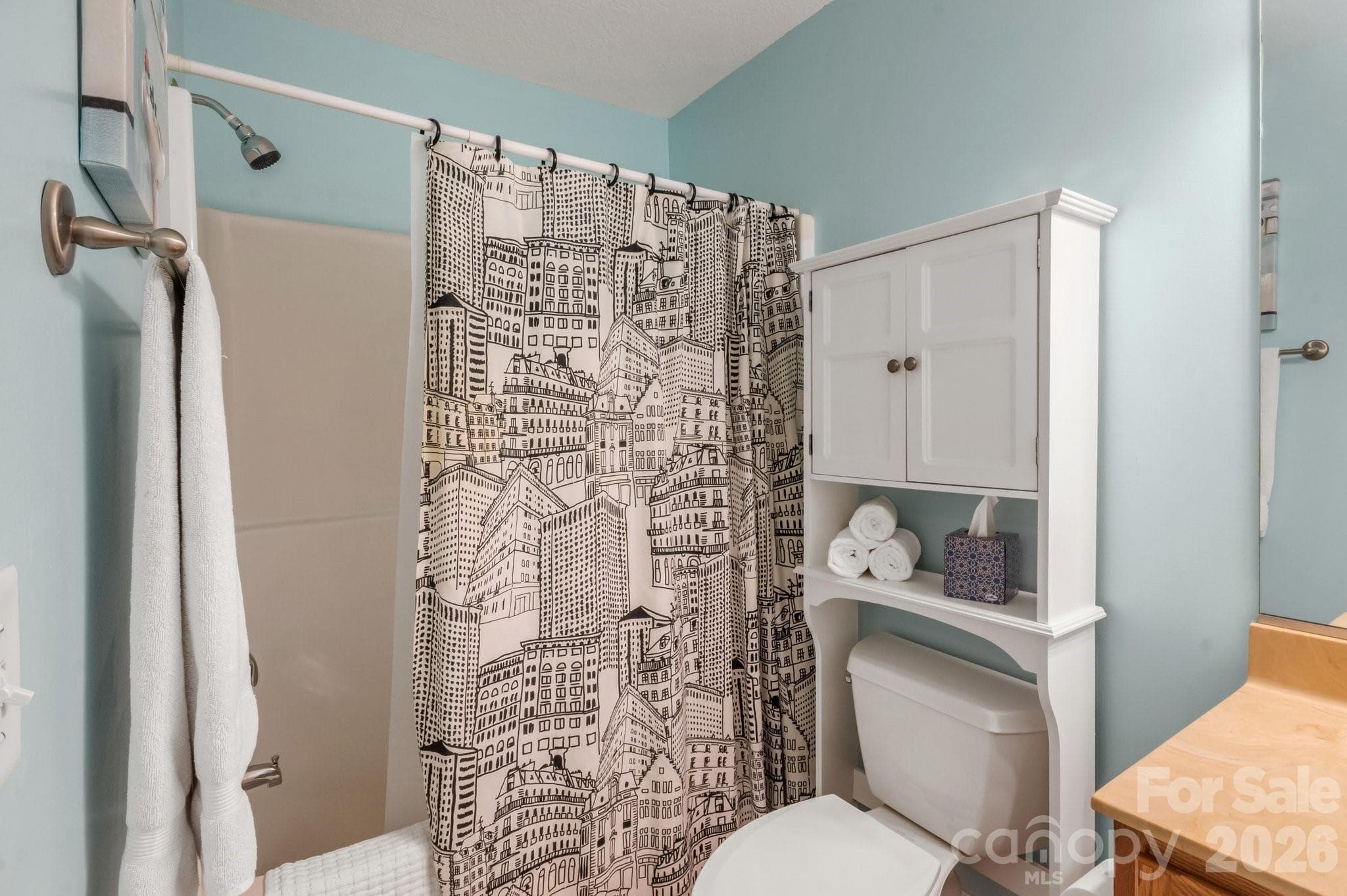 Guest bath with tub. - 94 Foxden Drive, Fletcher