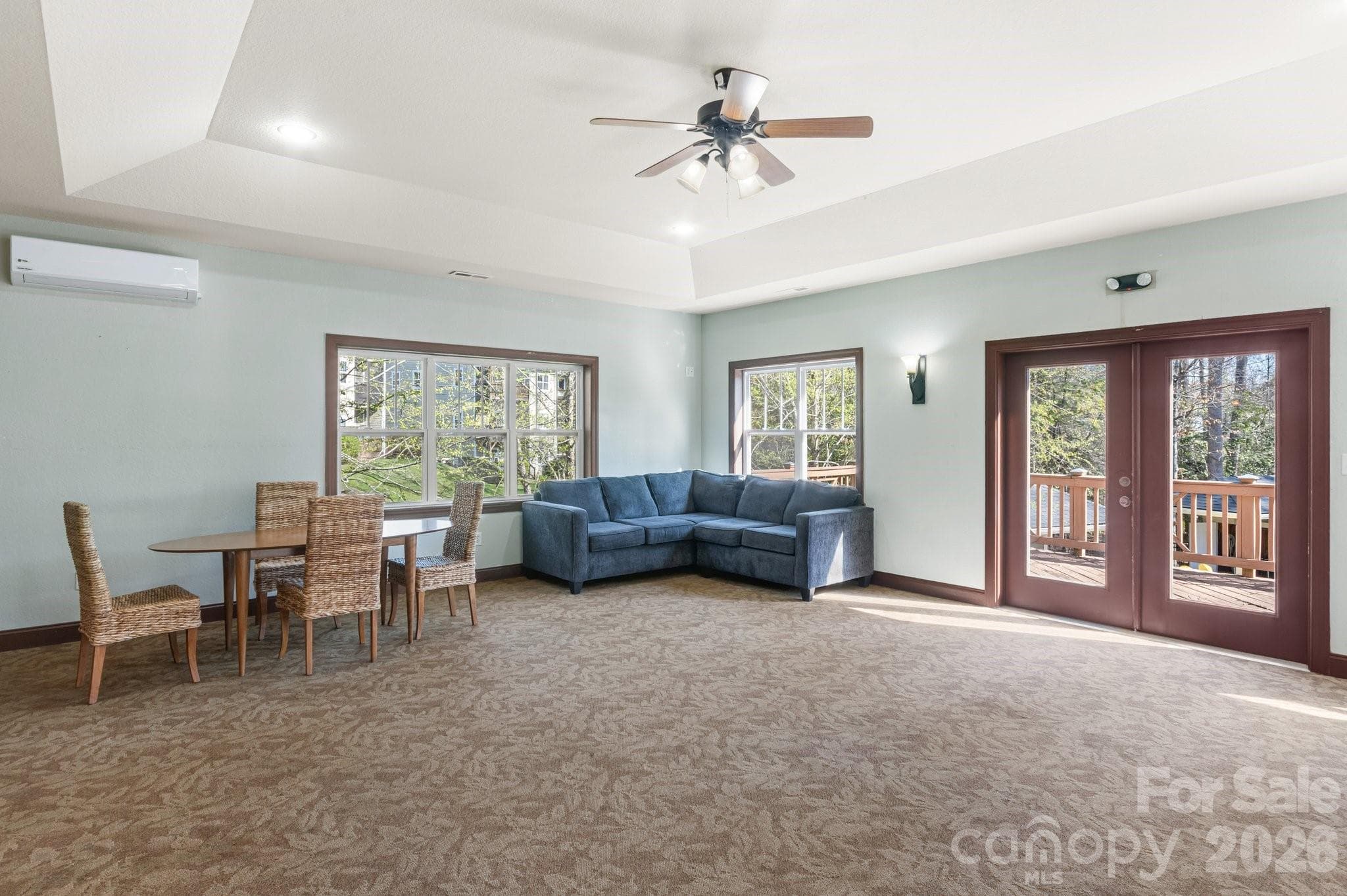 Lots of room for entertaining - 94 Foxden Drive, Fletcher