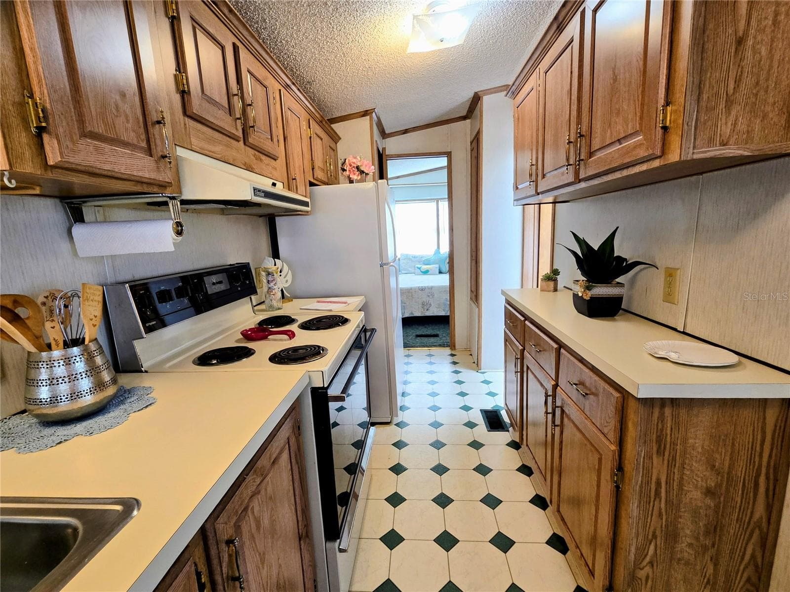 Manufactured Home at 39326 RECESS DR, ZEPHYRHILLS, photo 10 of 33