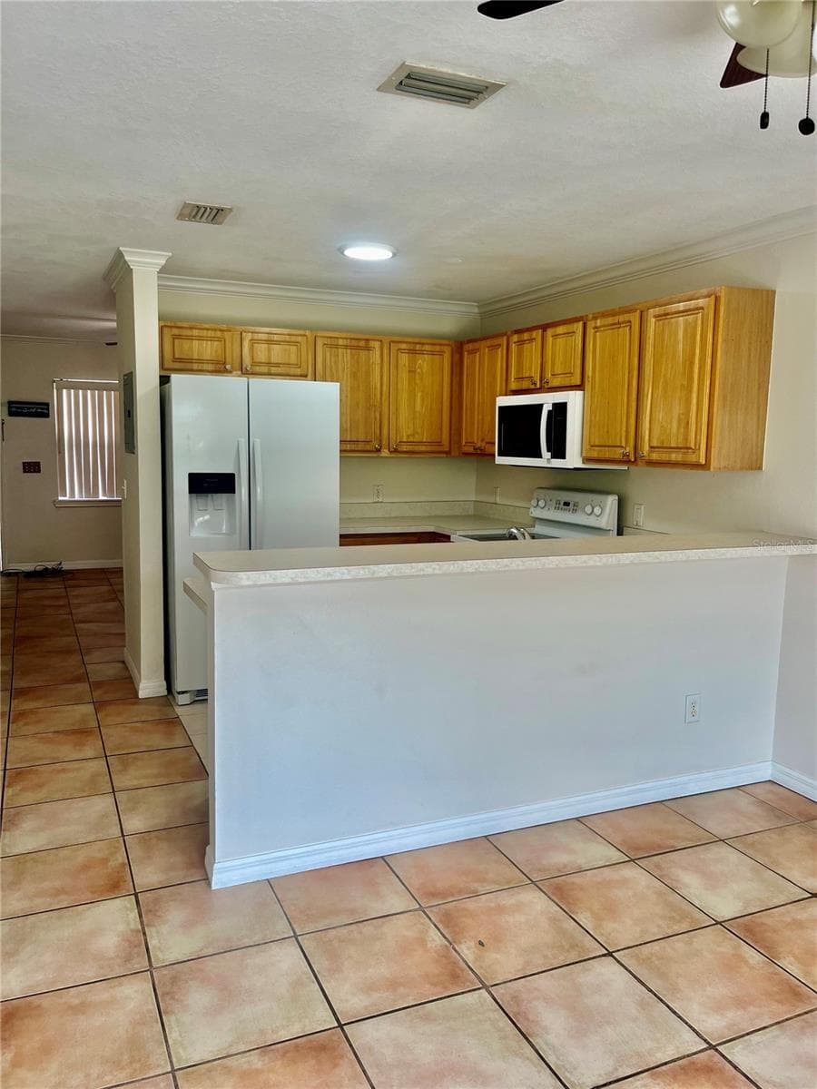 Townhouse at 354 CERVANTES DR, KISSIMMEE, photo 6 of 24