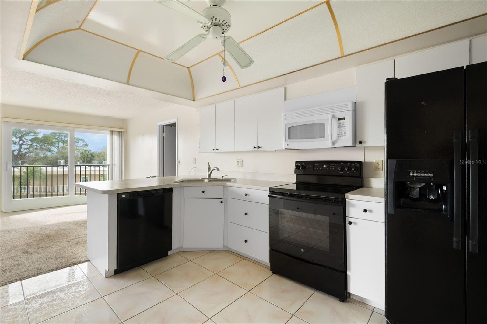 Spacious kitchen with plenty of pantry, closet, cabinet AND counter space! - 225 COUNTRY CLUB DR #F-1401, LARGO