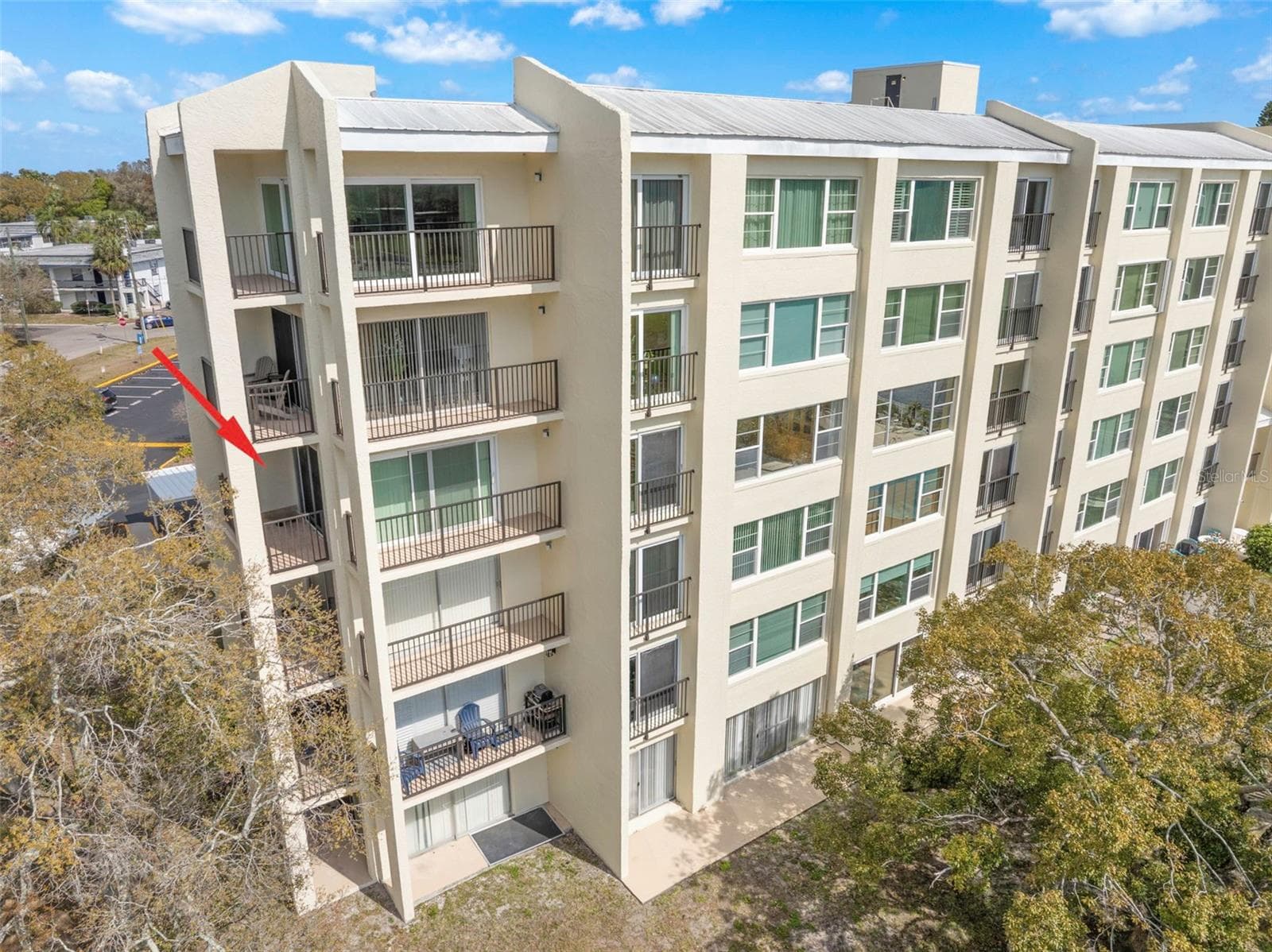End unit - extra light and balcony space - 225 COUNTRY CLUB DR #F-1401, LARGO