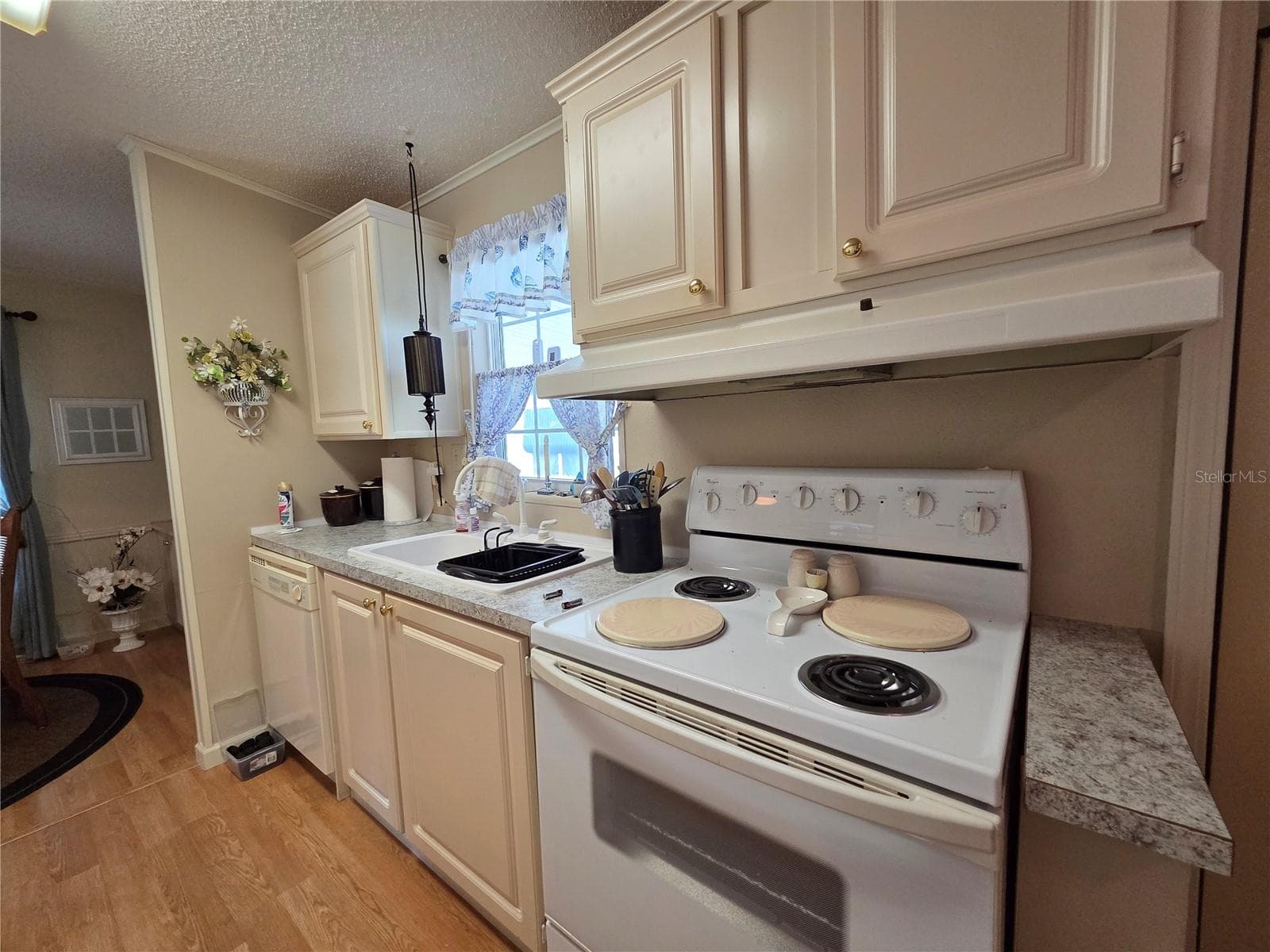 Manufactured Home at 4157 71ST LN N #14, ST PETERSBURG, photo 4 of 20