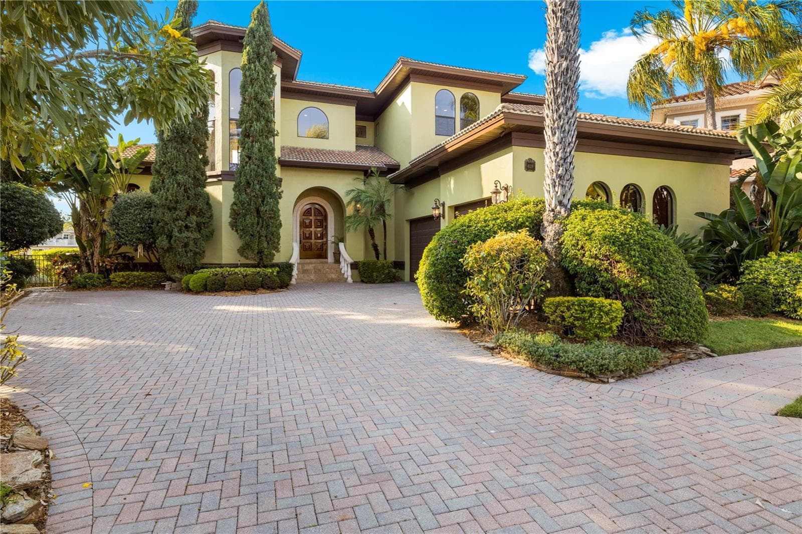 Single Family Residence at 4128 CAUSEWAY VISTA DR, TAMPA, photo 2 of 100