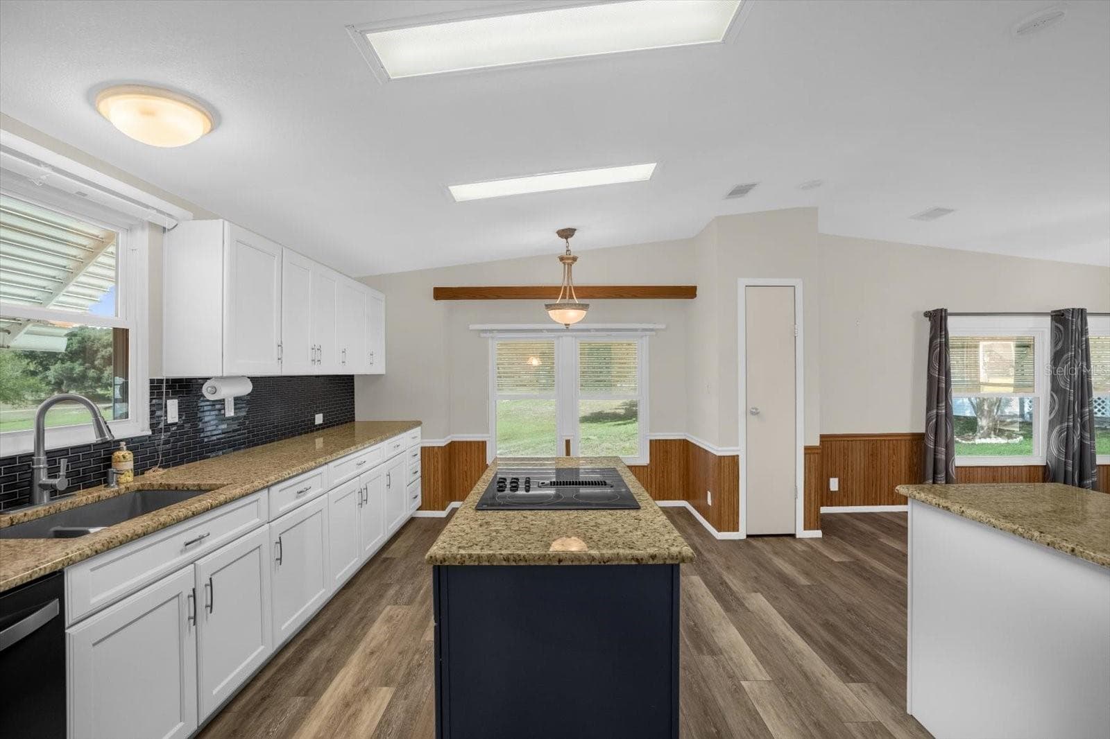 13x 20 Massive Kitchen w/Granite Countertops - 4114 MYRTLE OAK CT #852, ZELLWOOD