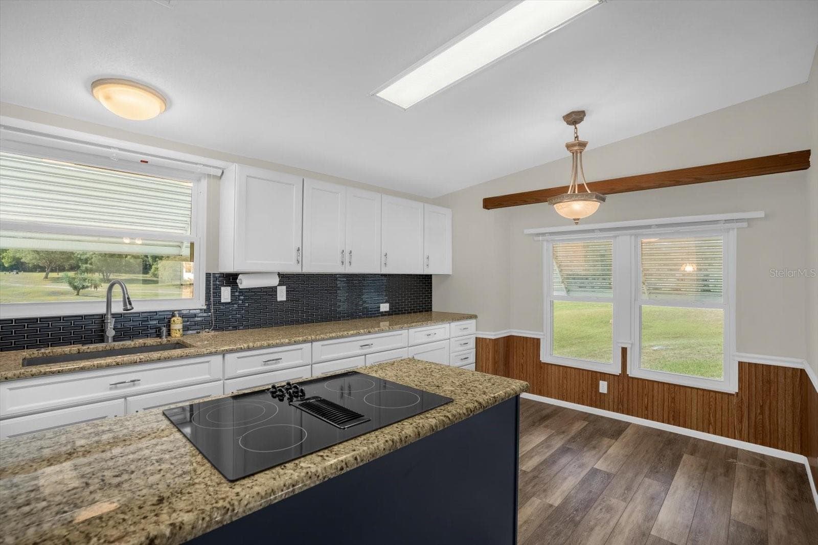 Island (5.6x3) with Cooktop - 4114 MYRTLE OAK CT #852, ZELLWOOD