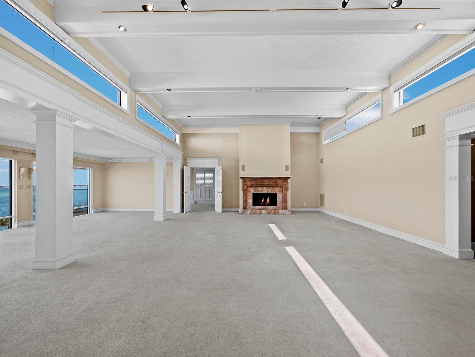 Living room & dining room - 4712 OCEAN BLVD #W10, SARASOTA