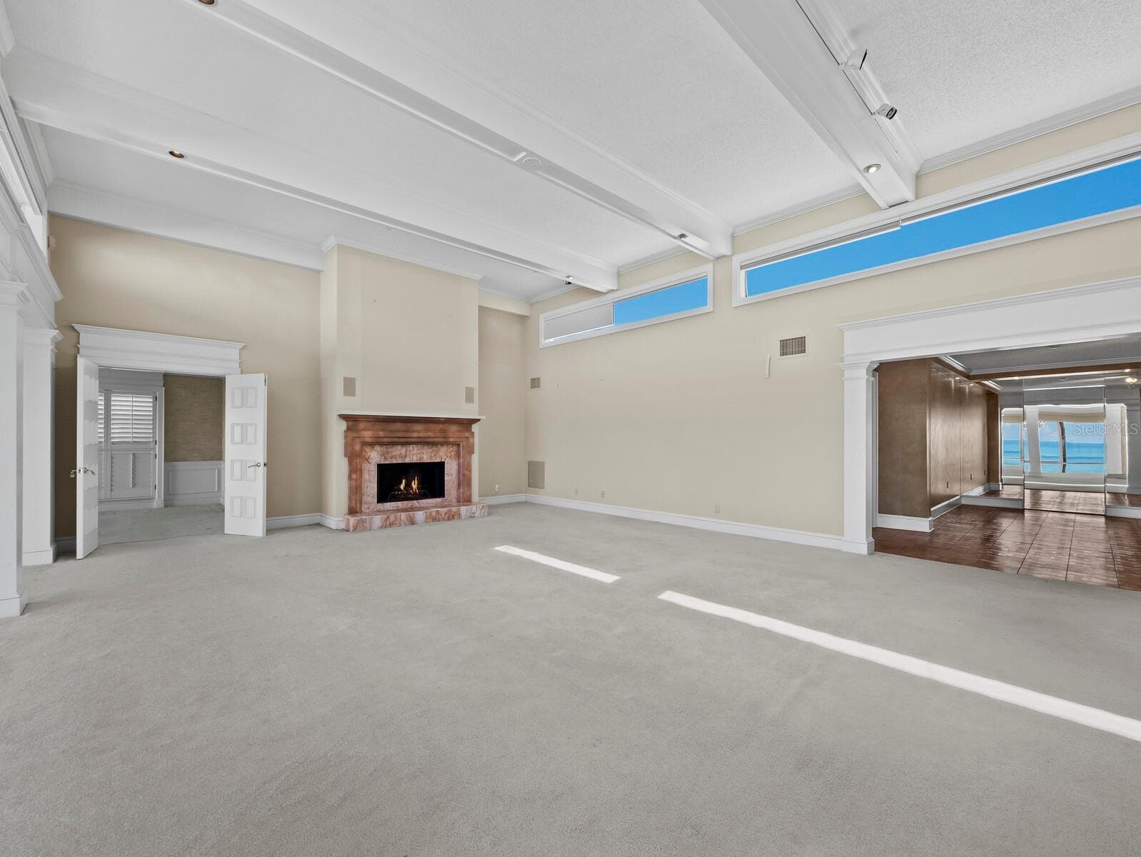 Living room - 4712 OCEAN BLVD #W10, SARASOTA