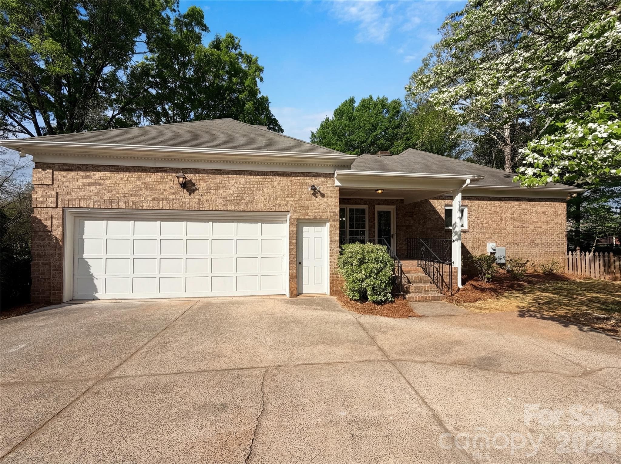 Single Family Residence at 6024 Dovefield Road, Charlotte, photo 2 of 17