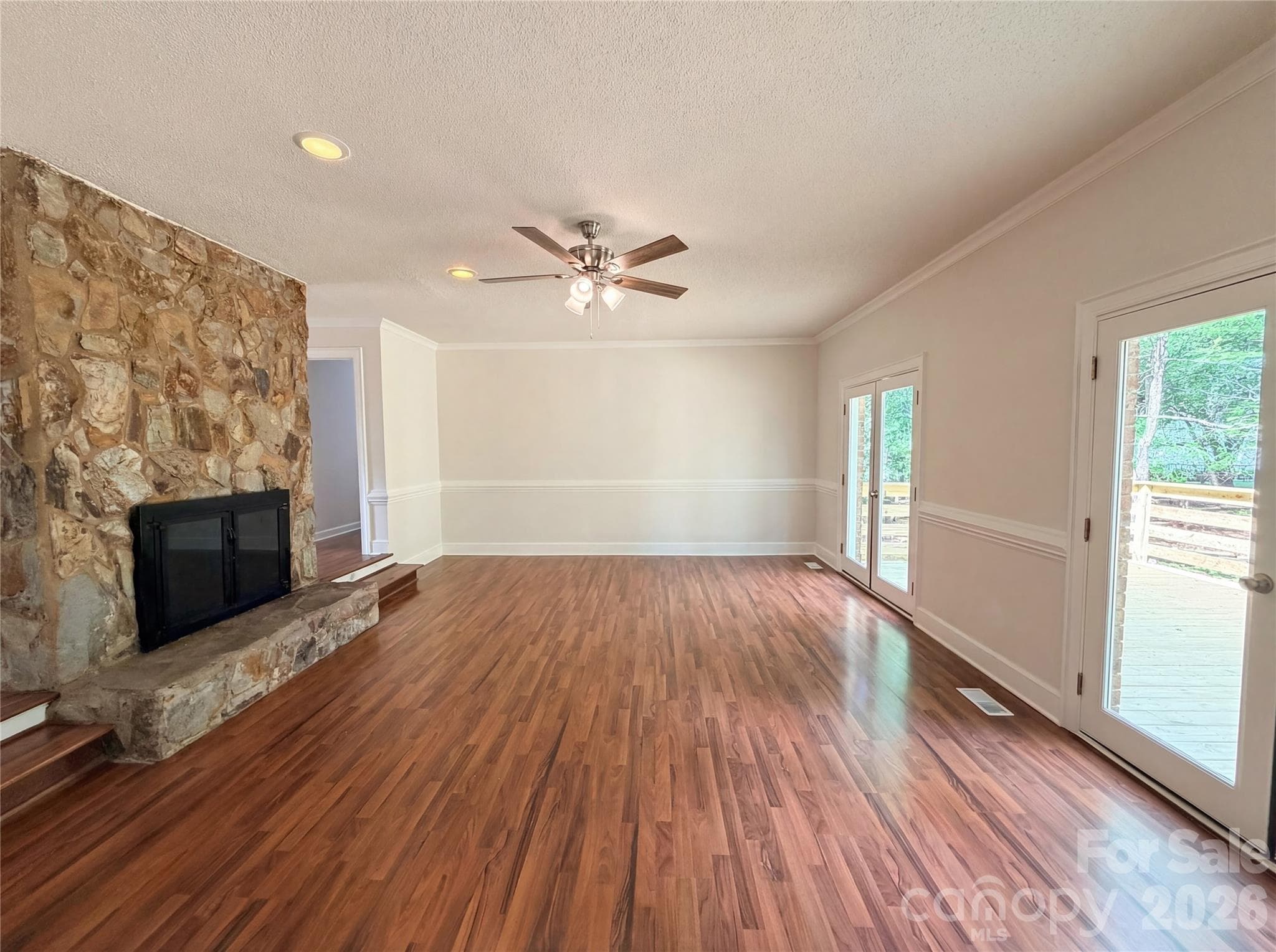 Single Family Residence at 6024 Dovefield Road, Charlotte, photo 4 of 17