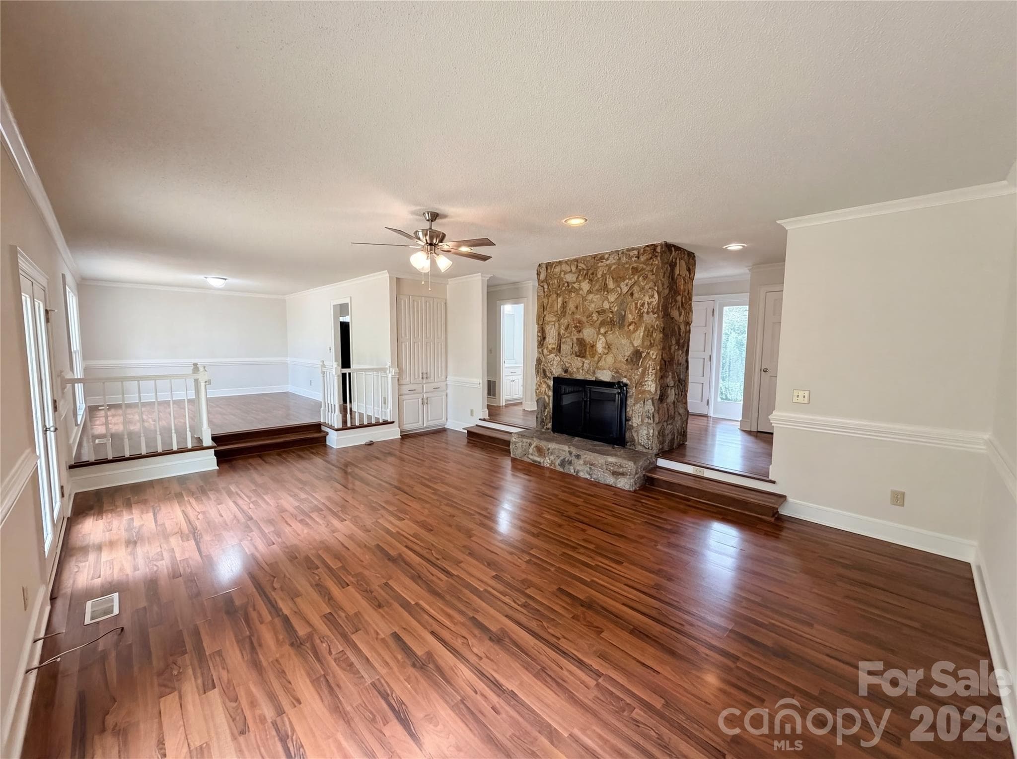 Single Family Residence at 6024 Dovefield Road, Charlotte, photo 5 of 17