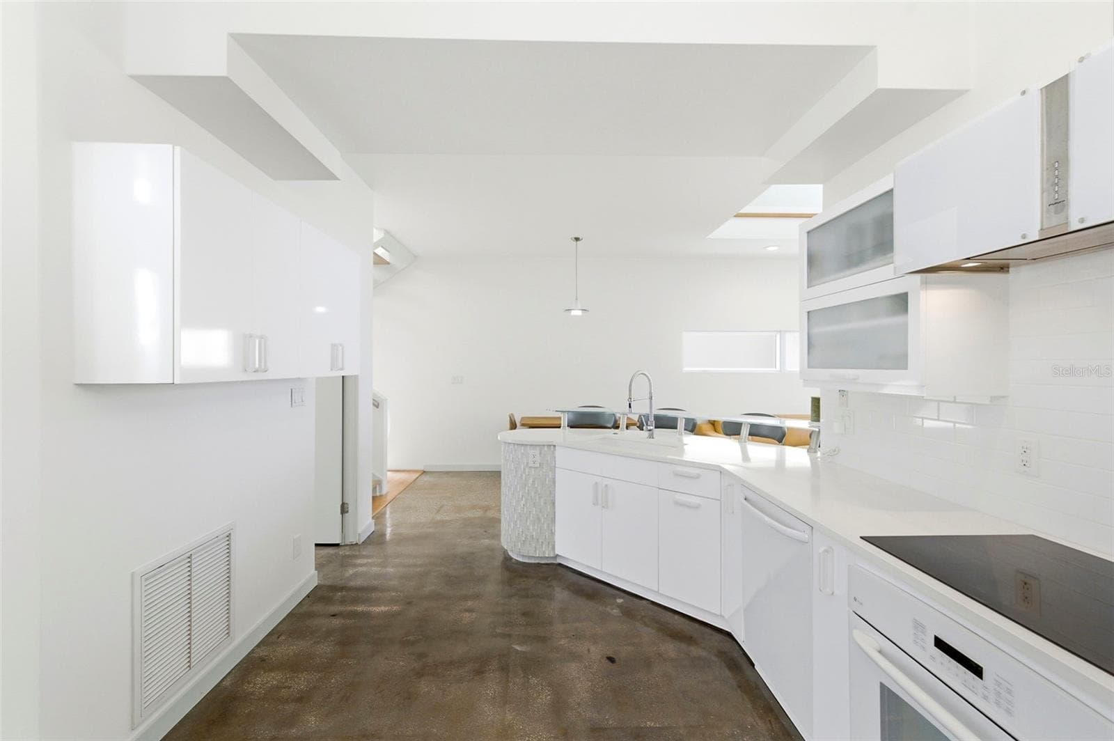 Single Family Residence at 8680 W GULF BLVD, TREASURE ISLAND, photo 18 of 89