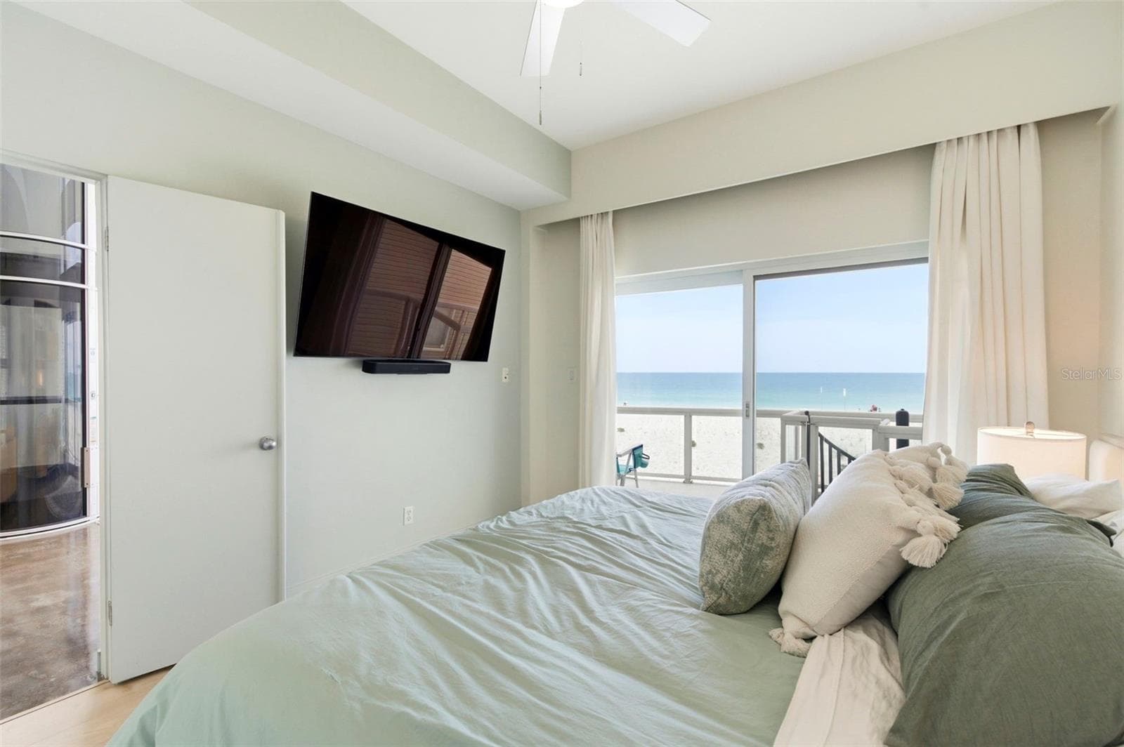 Master Bedroom Overlooking Gulf Of Mexico - 8680 W GULF BLVD, TREASURE ISLAND