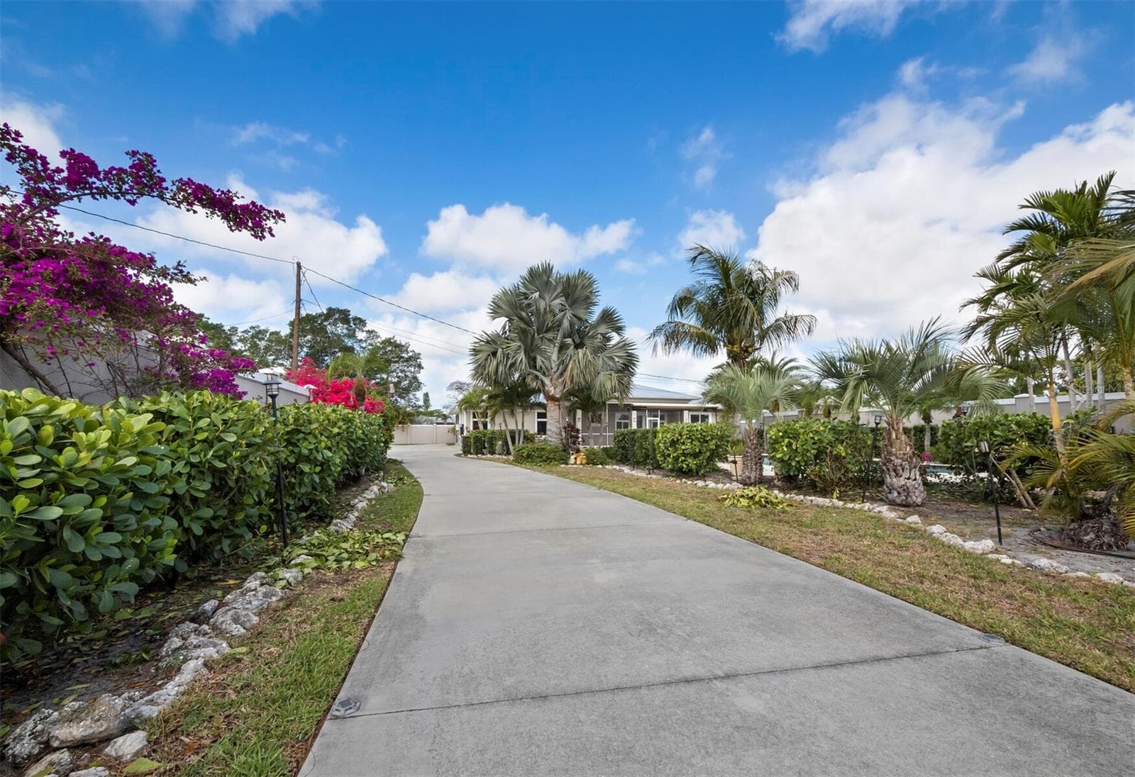 Single Family Residence at 5618 BRITANNIA DR, SARASOTA, photo 6 of 67