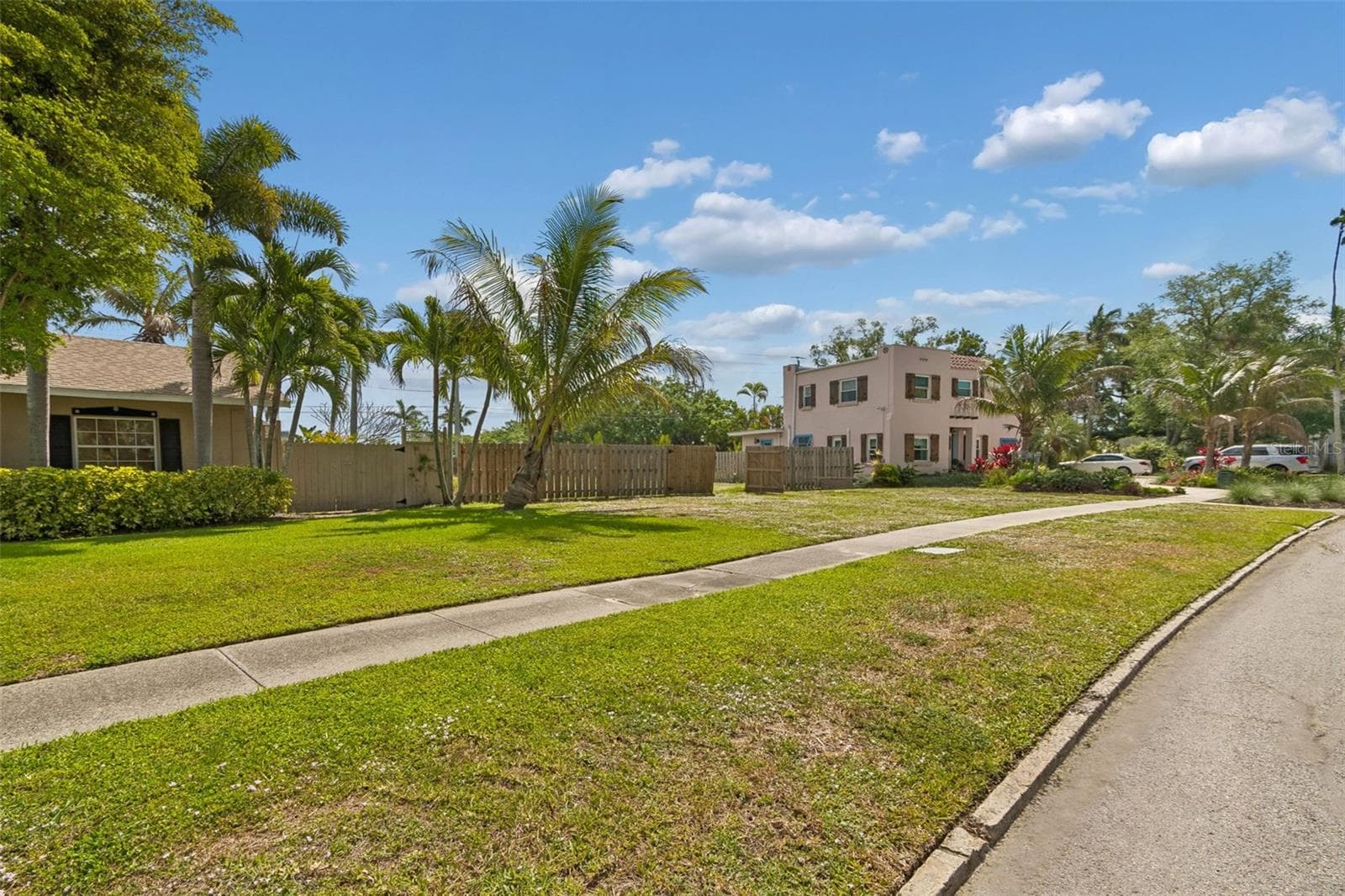 603 CASABELLA DR