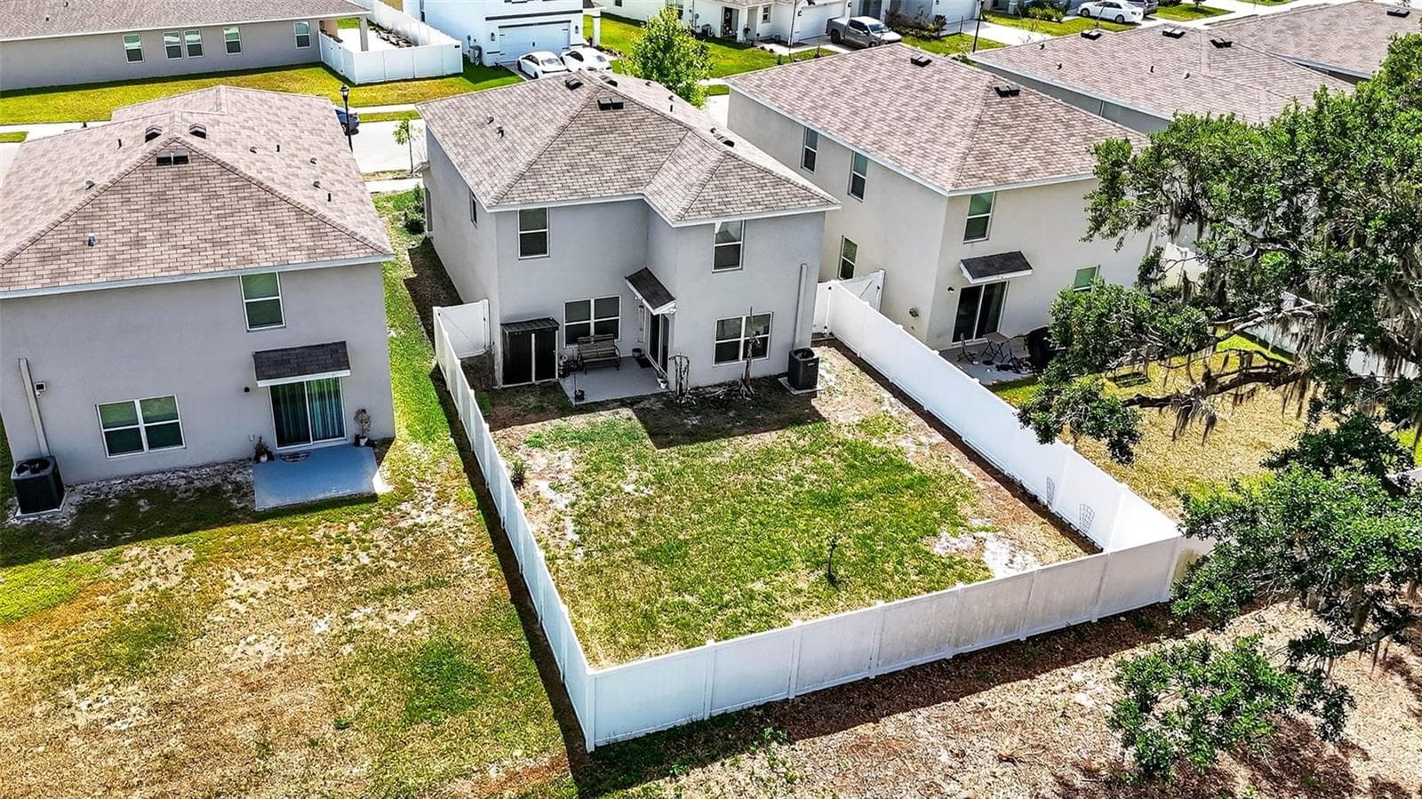 Single Family Residence at 13765 WHISKEY DAISY DR, DADE CITY, photo 4 of 41