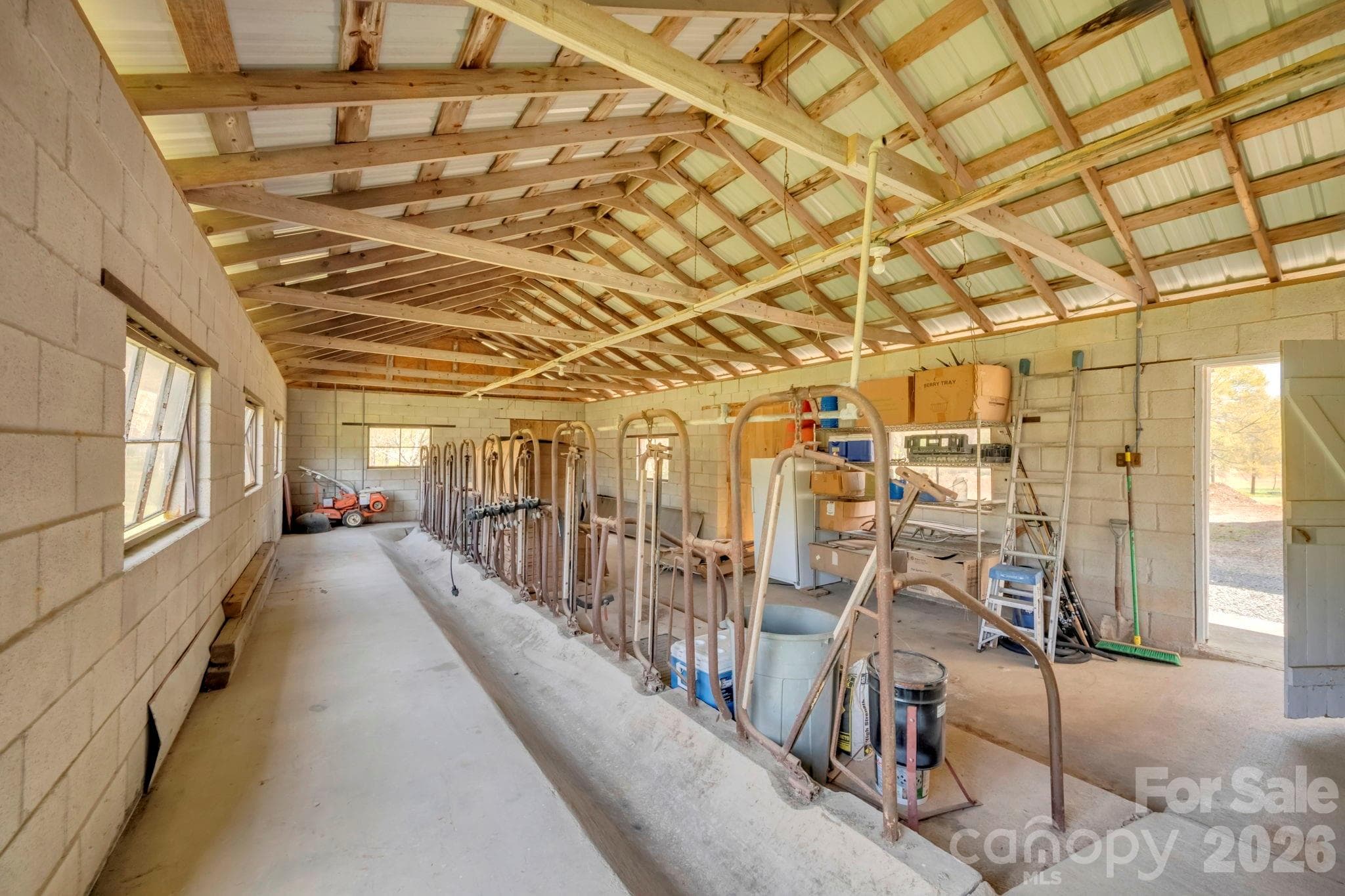 9 stall milking parlor - 32286 Laton Road, Albemarle