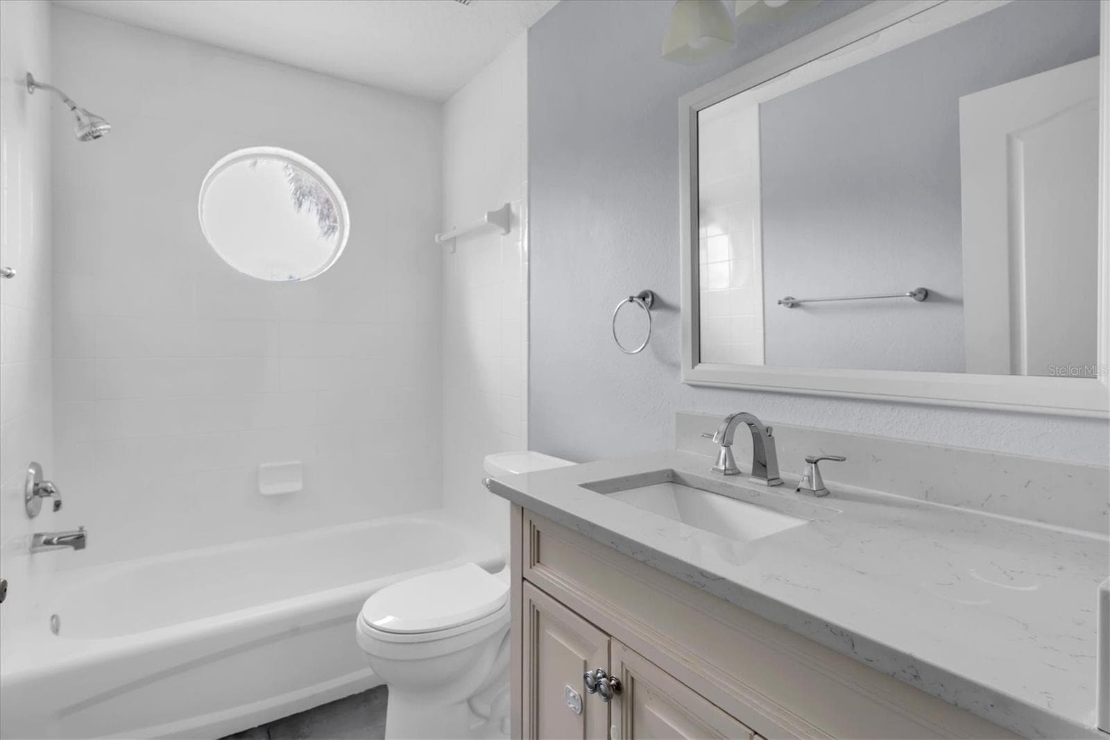 Upstairs Bathroom - 906 LANDMARK CIR S, TIERRA VERDE