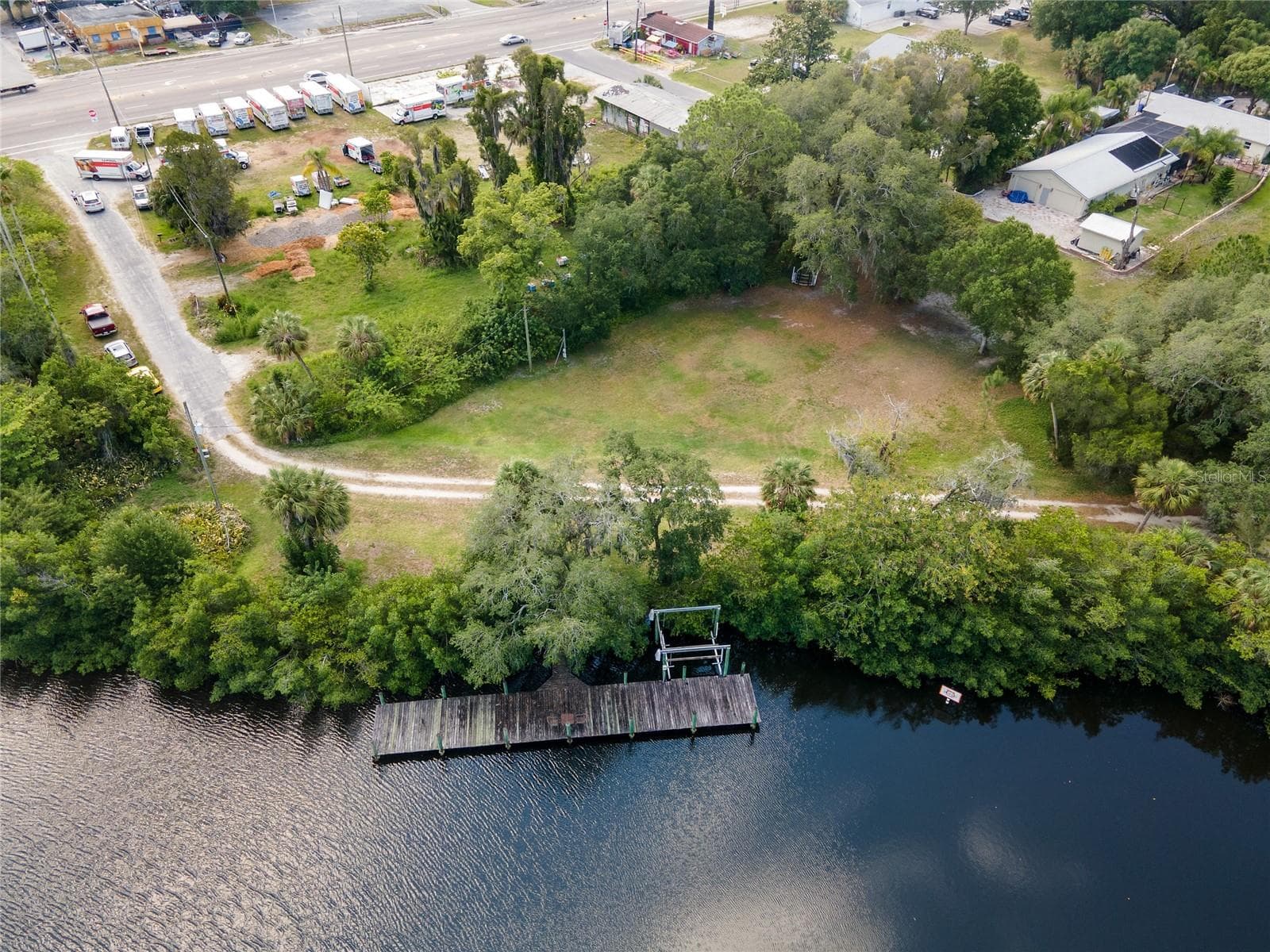 102 DICKMAN DR SW
