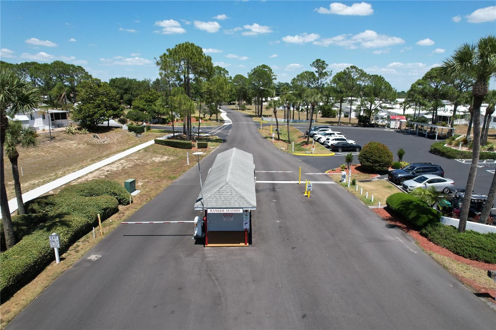 Gated Community - 402 GOLFVIEW DR, DAVENPORT
