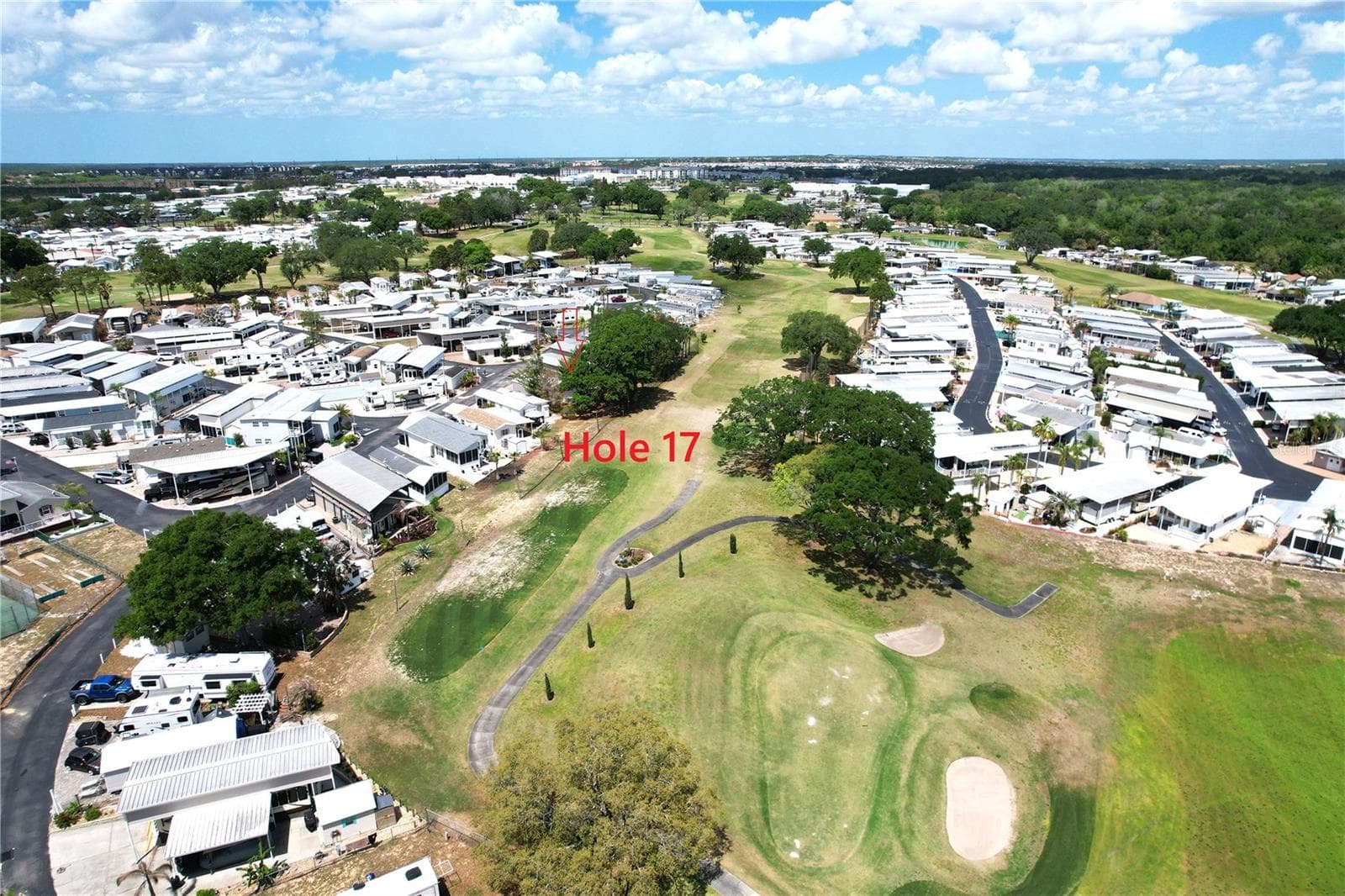 Overlooking Hole 17 on the golf course! - 402 GOLFVIEW DR, DAVENPORT