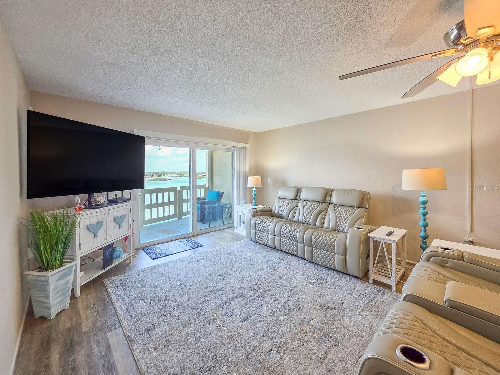 View from primary bedroom doorway. - 3606 S PENINSULA DR #605, PORT ORANGE