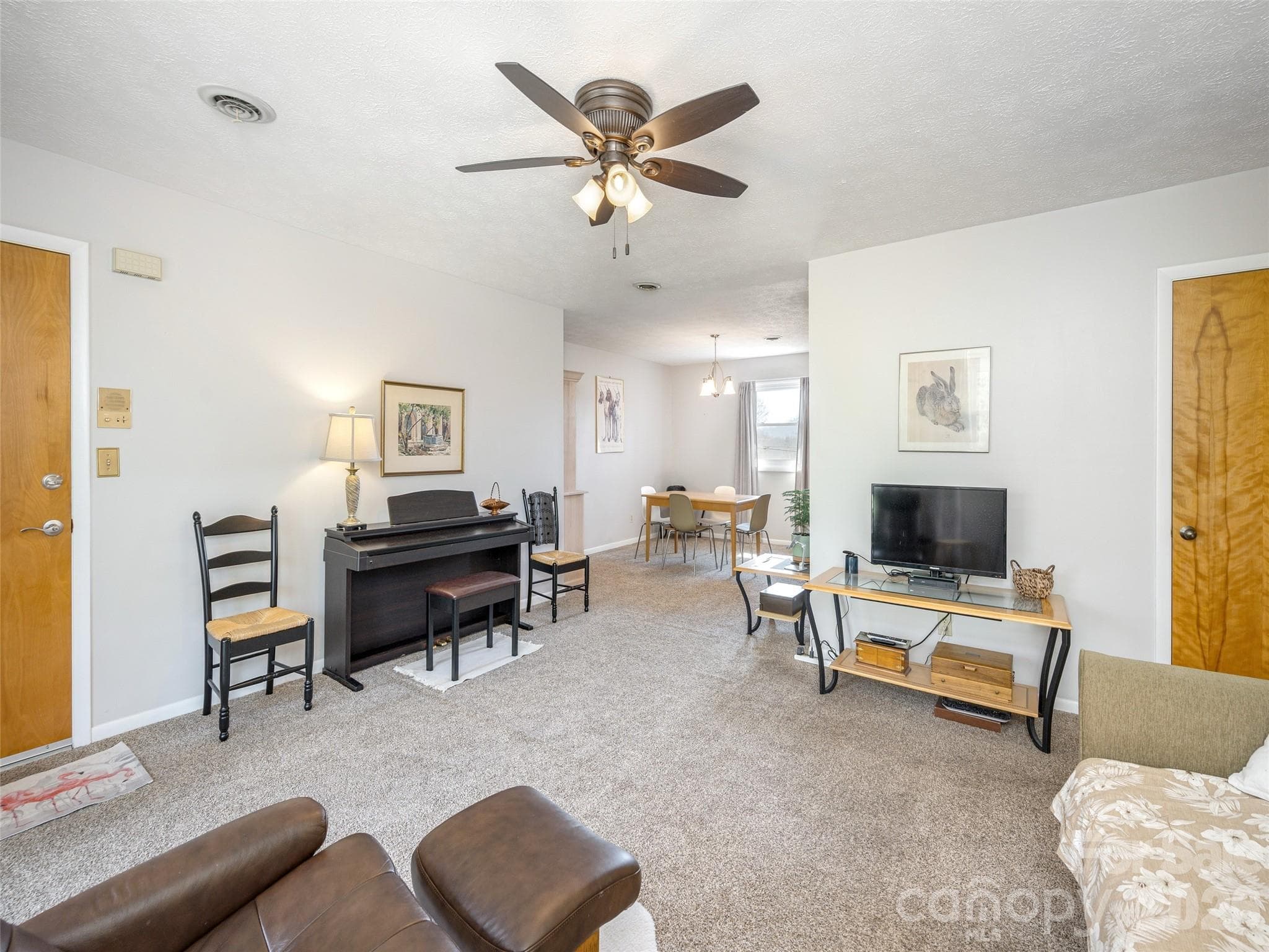 Open living area - Hendersonville