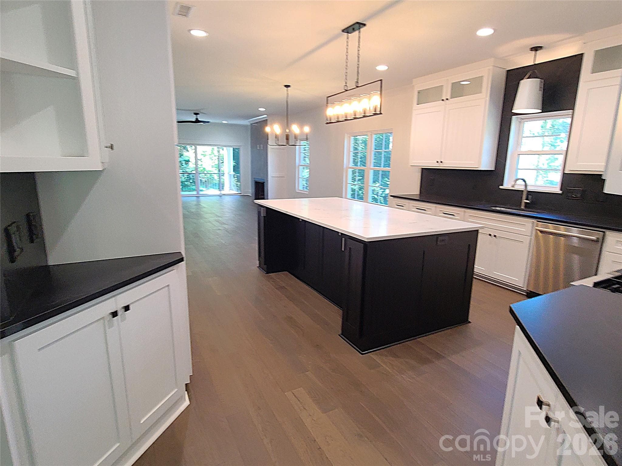 Quartz countertops and backsplash - Hickory