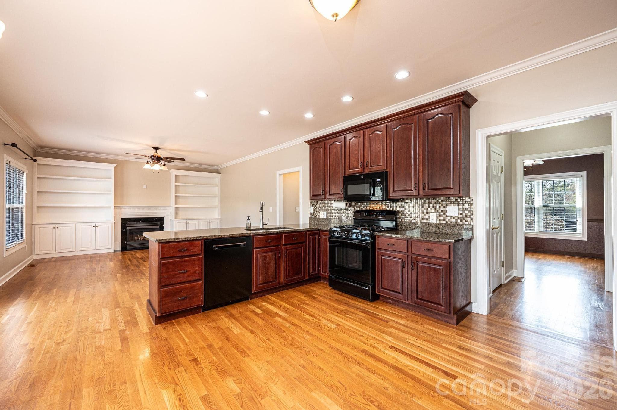 Single Family Residence at 4726 Crystal Falls Avenue, Hickory, photo 13 of 45
