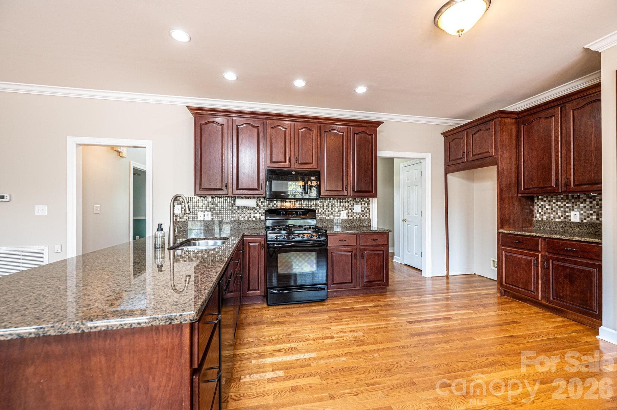 Single Family Residence at 4726 Crystal Falls Avenue, Hickory, photo 14 of 45