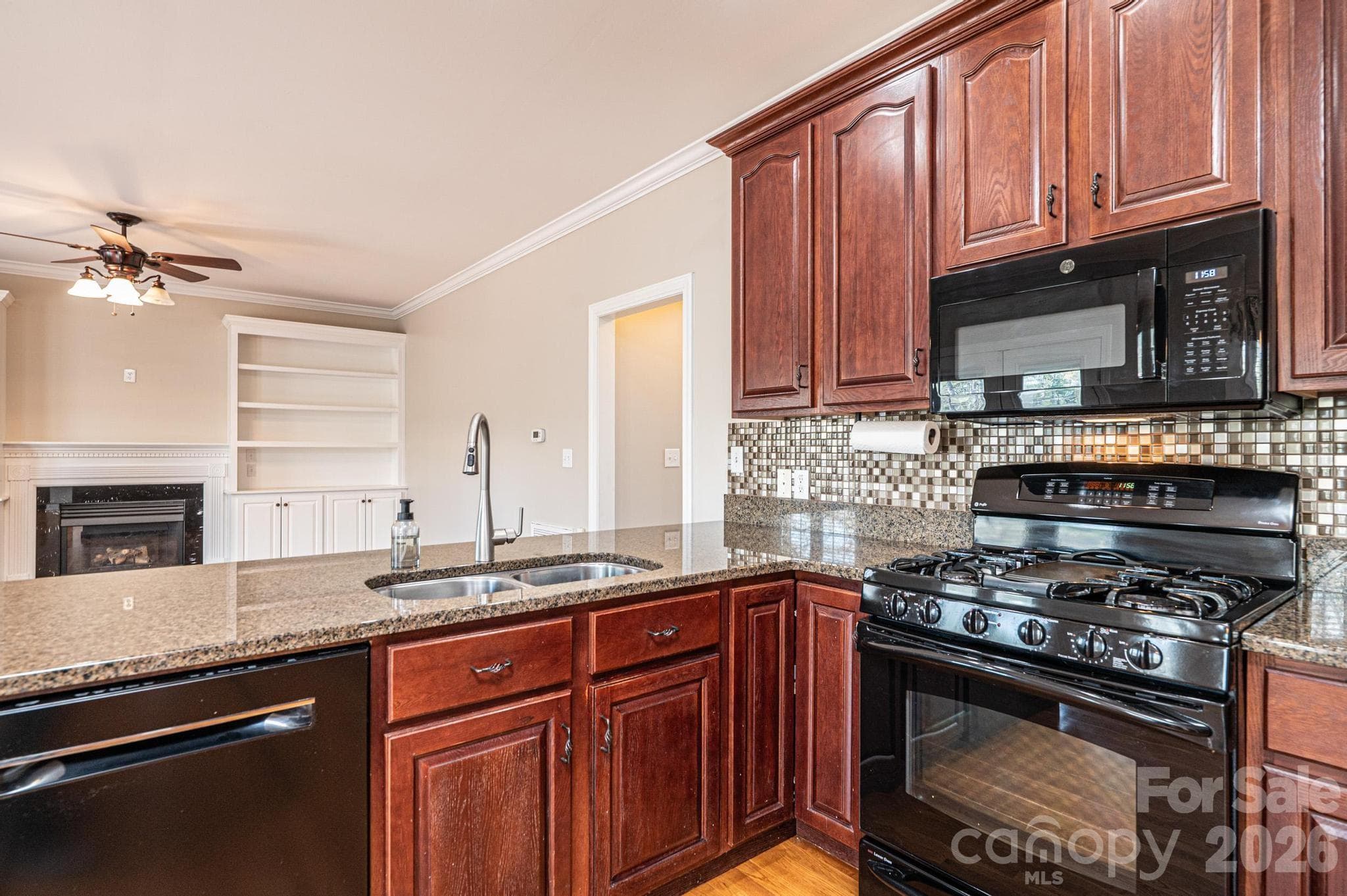 Single Family Residence at 4726 Crystal Falls Avenue, Hickory, photo 15 of 45