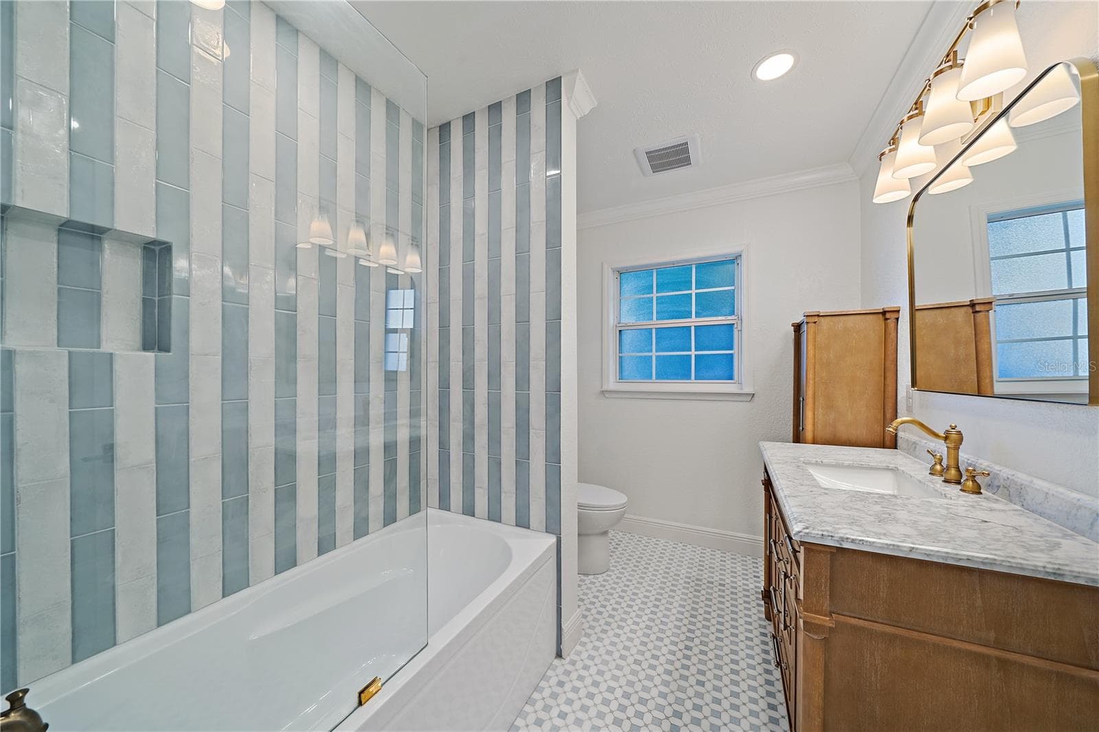 Single Family Residence at 7746 WESTMORELAND DR, SARASOTA, photo 19 of 41