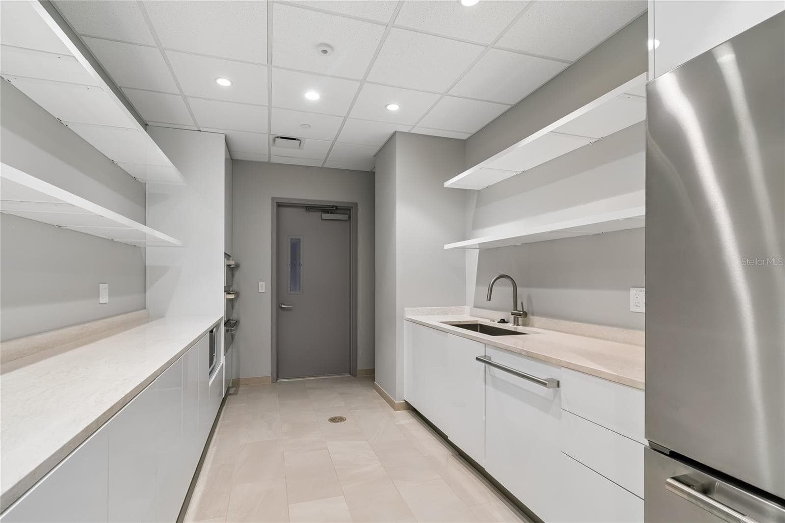 Catering kitchen conveniently supports private resident events and entertaining - 400 CENTRAL AVE #2505, ST PETERSBURG