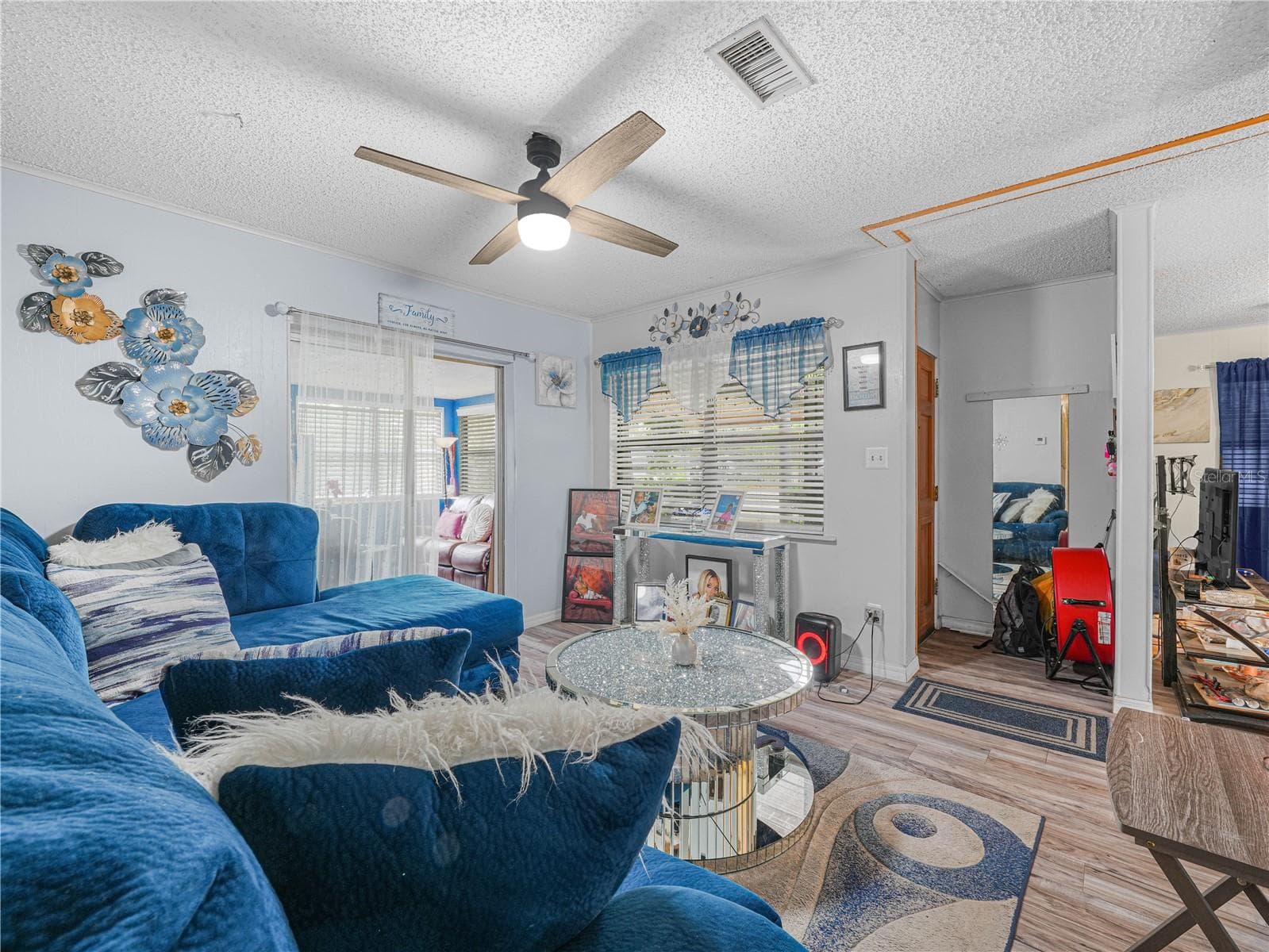 Living room - 129 W NORTHSIDE DR, LAKE WALES