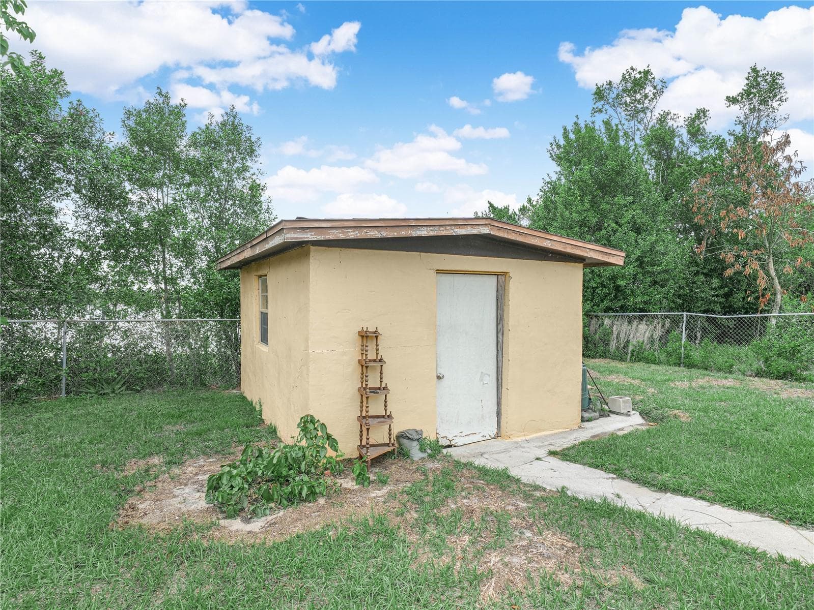Storage shed - 129 W NORTHSIDE DR, LAKE WALES