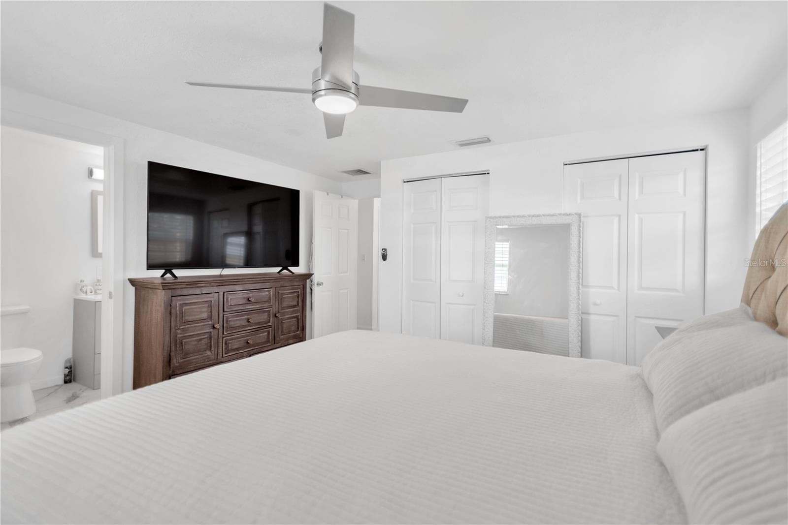 Master Bedroom with full wall closet space and en-suite bathroon - 13724 COX AVE, HUDSON