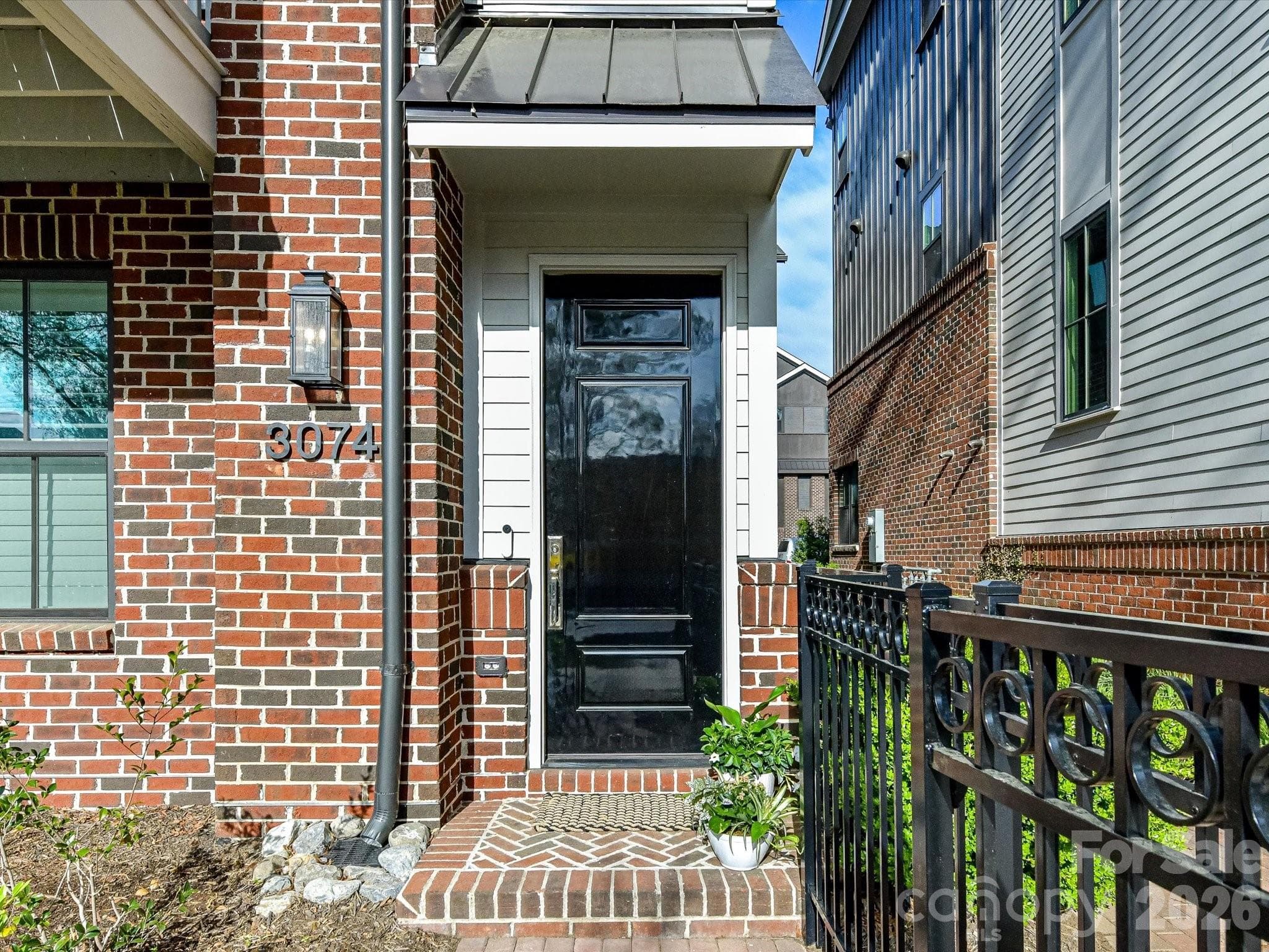 Fully fenced front yard - Charlotte