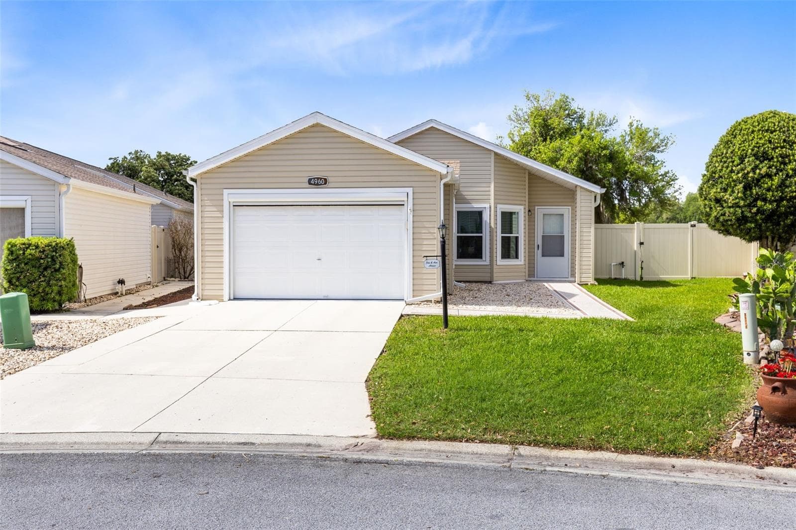 Single Family Residence at 4960 HERON RUN CIR, LEESBURG, photo 2 of 46