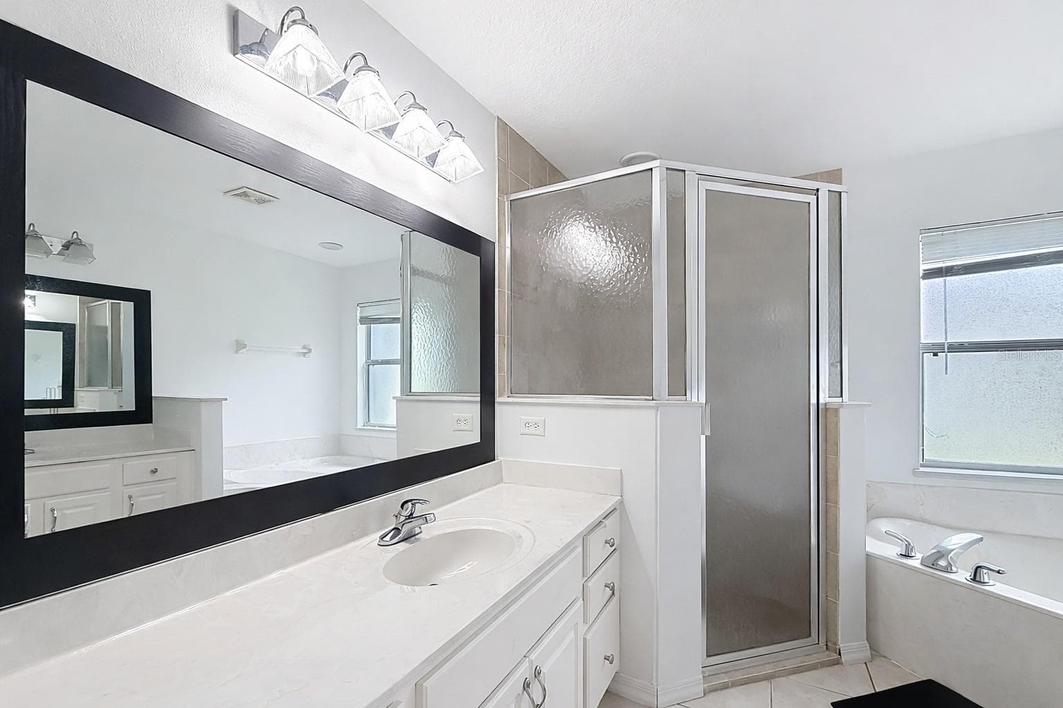 Primary Bathroom - 4319 NW 4TH CIR, OCALA