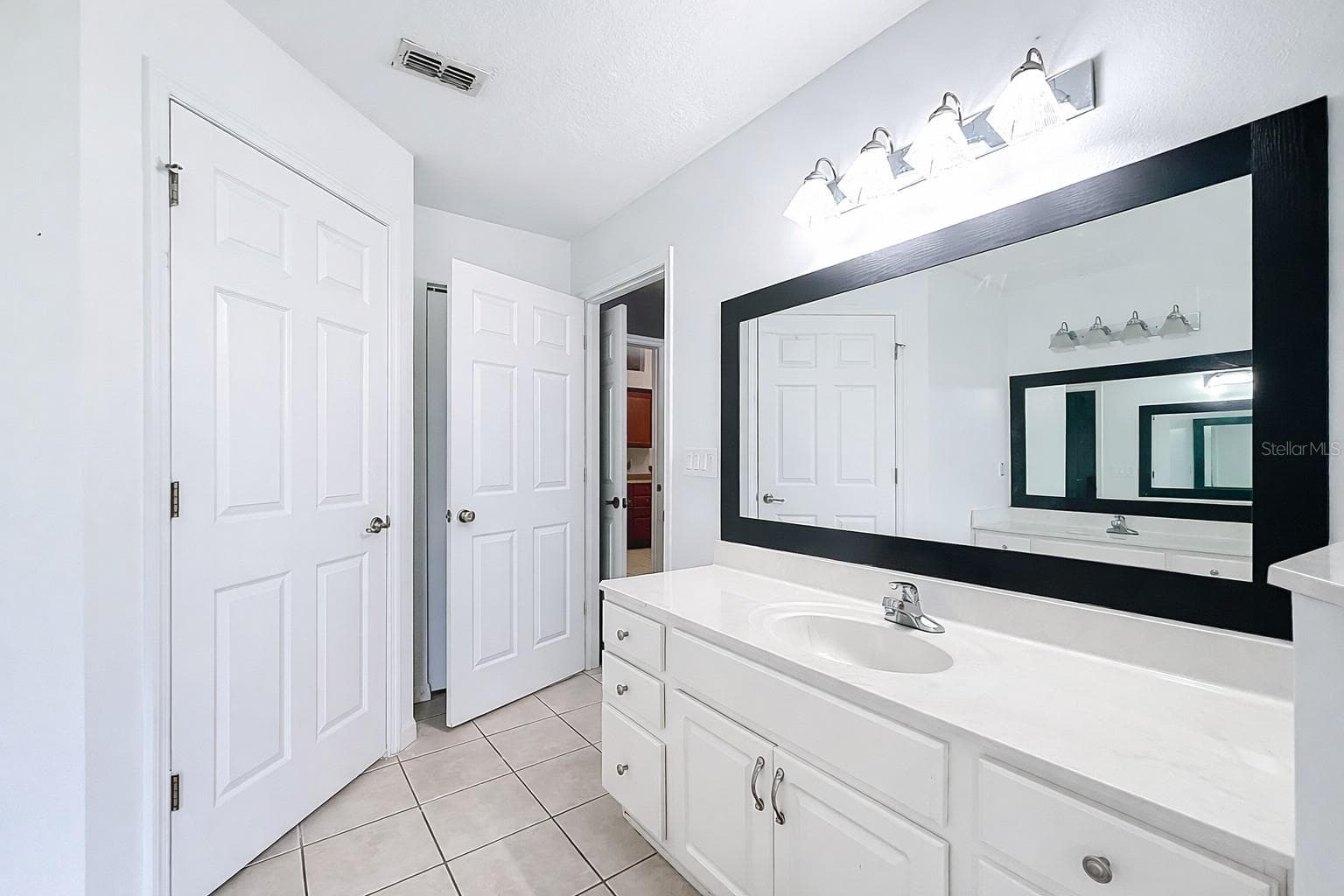 Primary Bathroom - 4319 NW 4TH CIR, OCALA