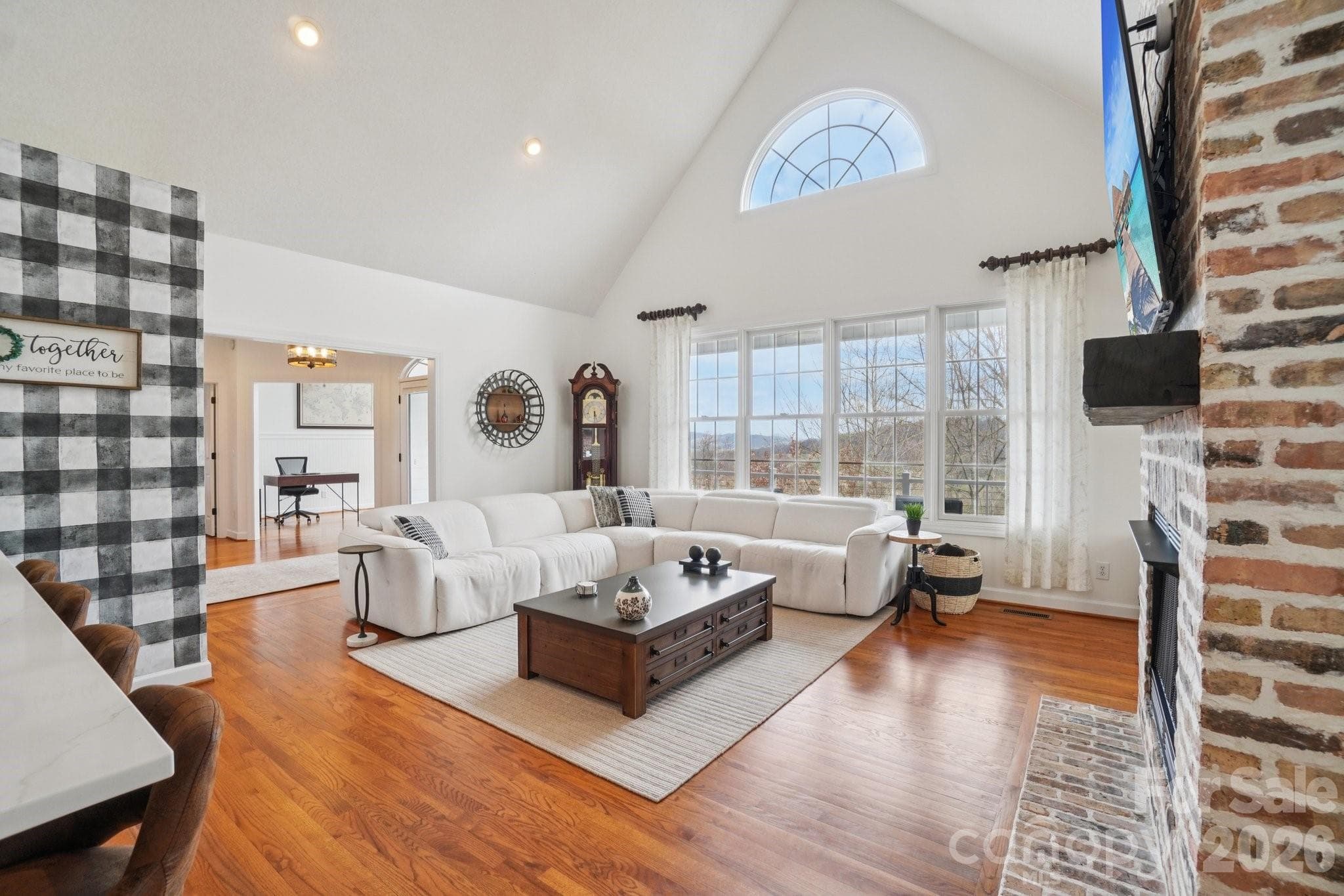 Single Family Residence at Hendersonville, photo 2 of 44