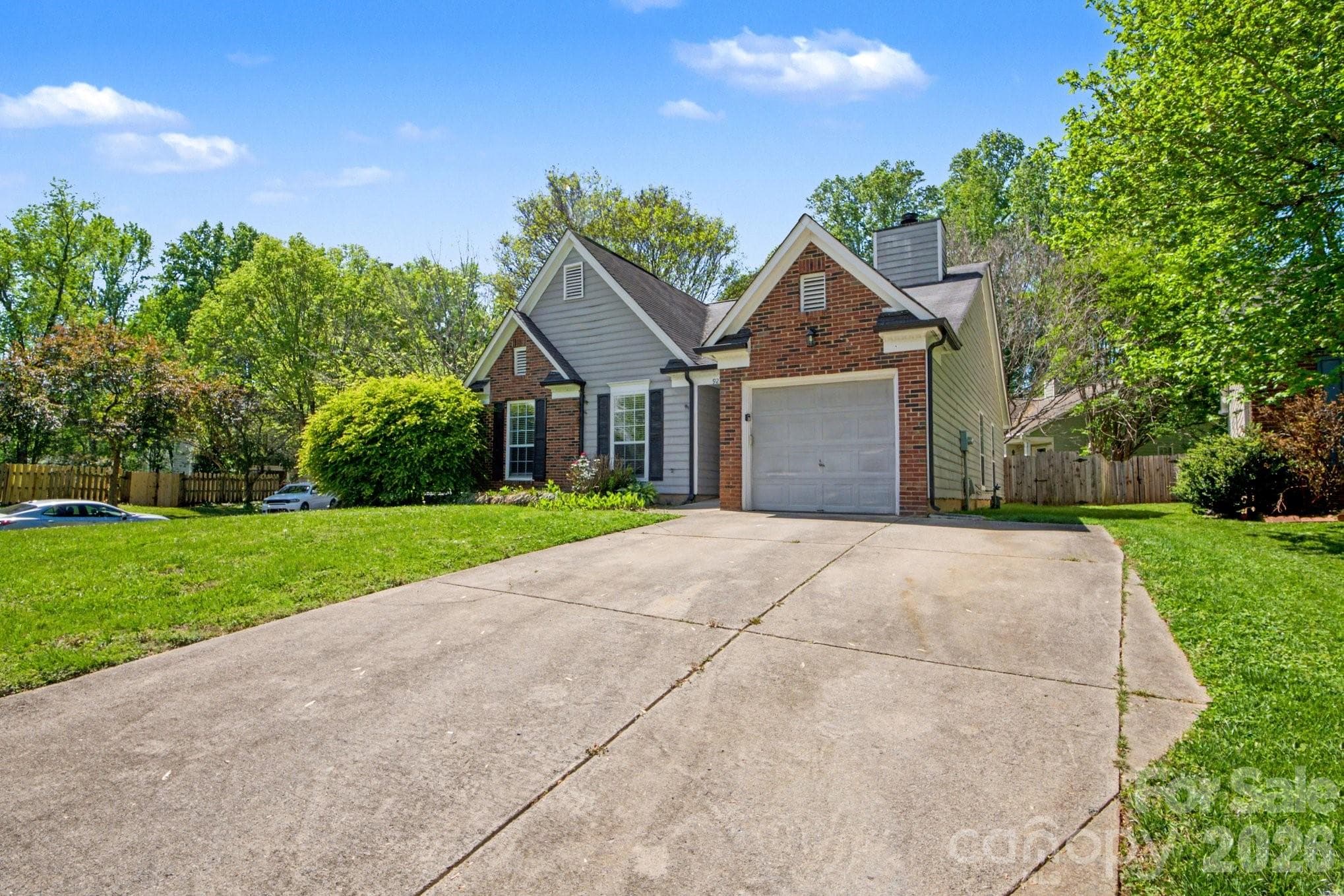 Single Family Residence at 9214 Rotherham Lane, Charlotte, photo 3 of 24