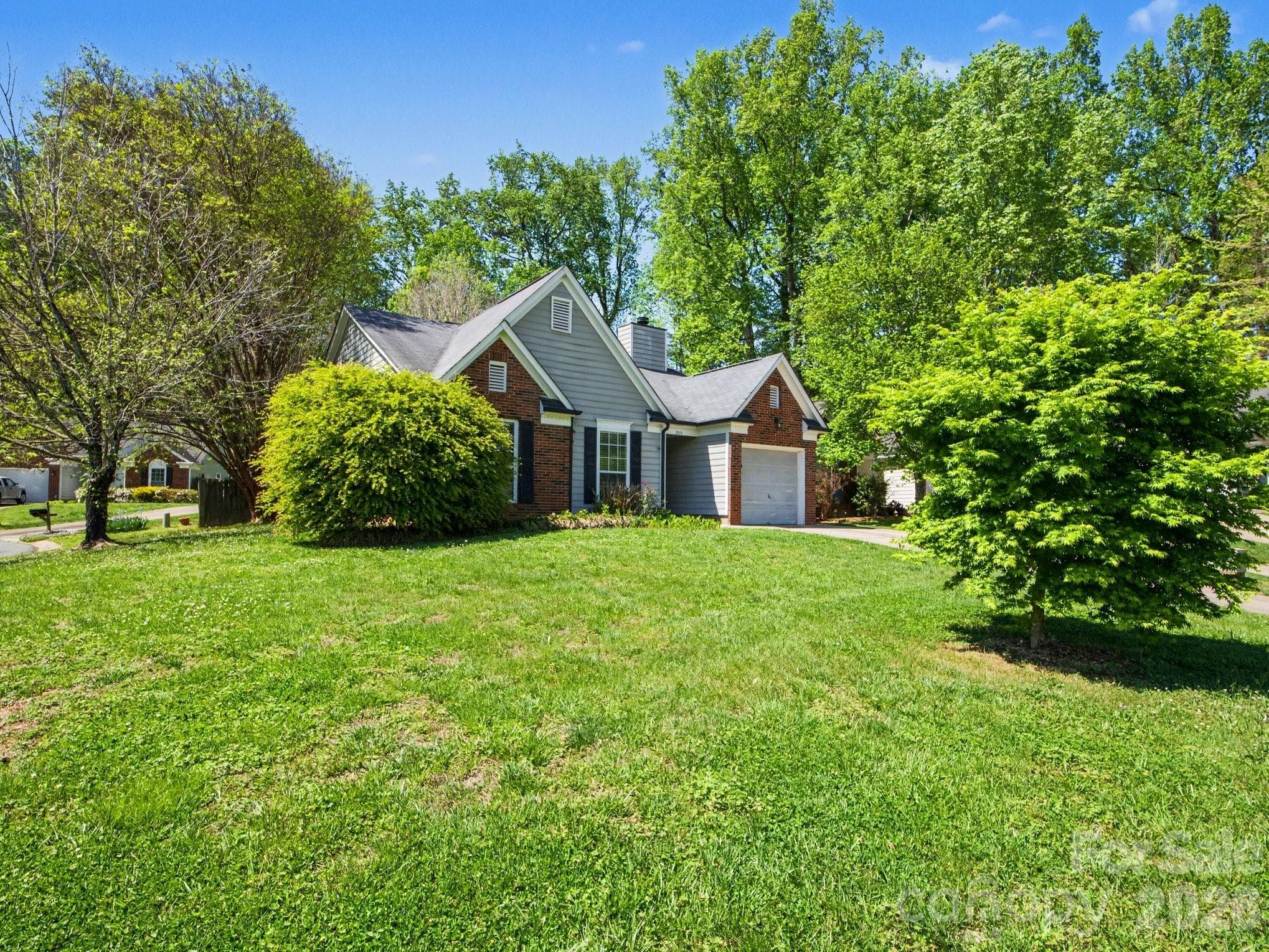 Single Family Residence at 9214 Rotherham Lane, Charlotte, photo 4 of 24