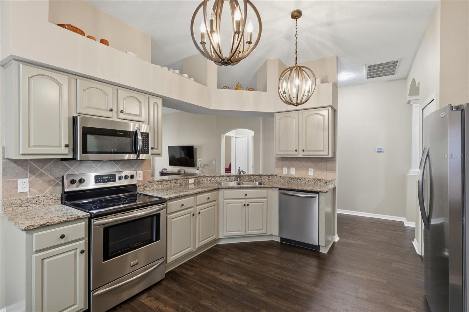 Beautifully updated kitchen - 16810 TAYLOW WAY, ODESSA