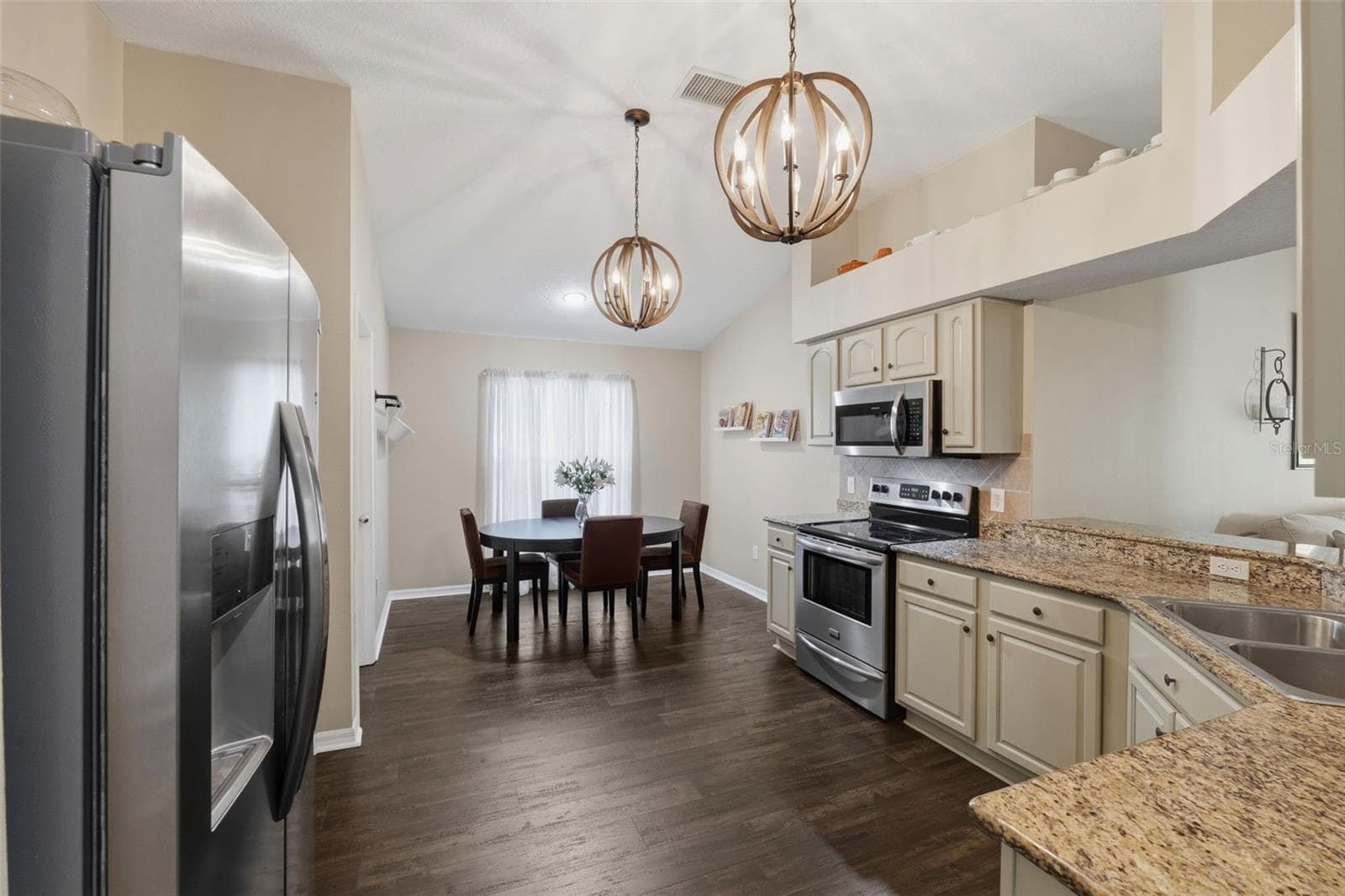 Beautifully updated kitchen and dining area/breakfast nook - 16810 TAYLOW WAY, ODESSA