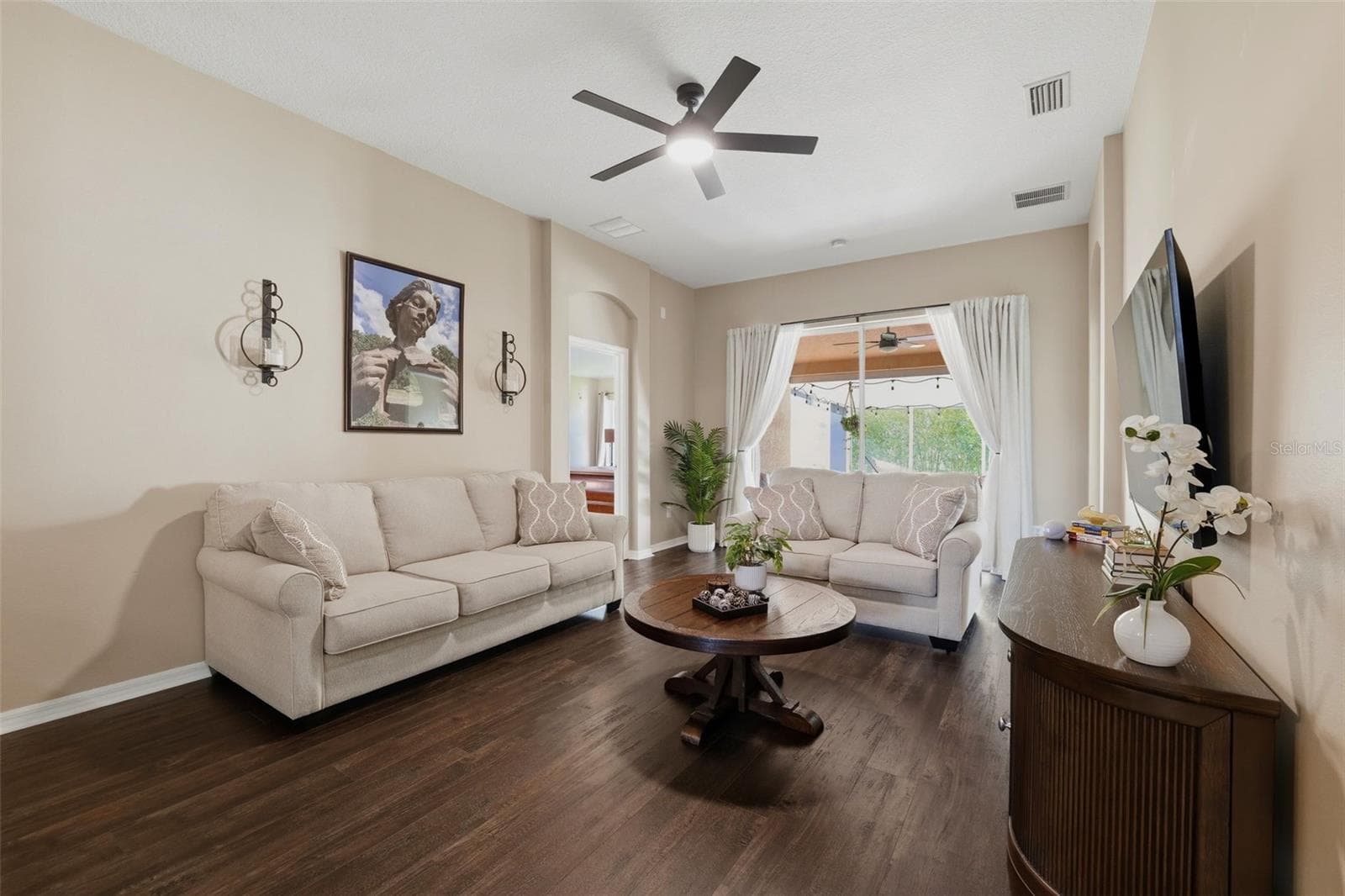 Spacious family room overlooking outdoor area - 16810 TAYLOW WAY, ODESSA