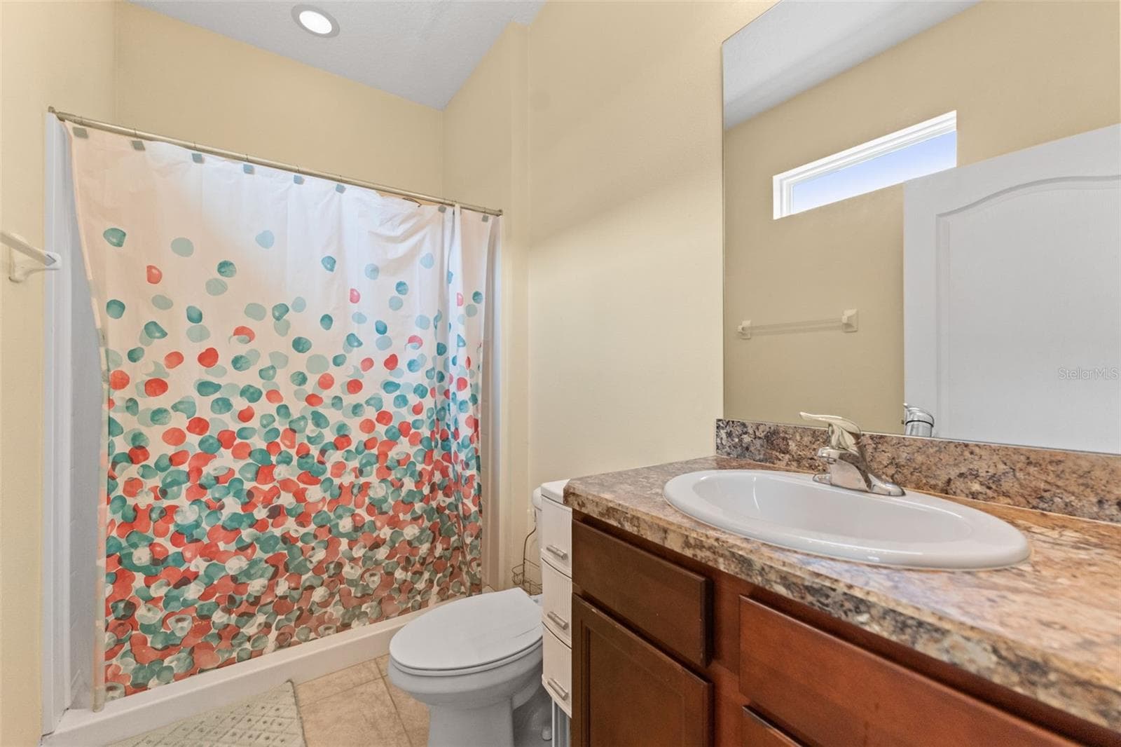 En-Suite bathroom to Bedroom #5 (Downstairs) - 11620 WARREN OAKS PL, RIVERVIEW