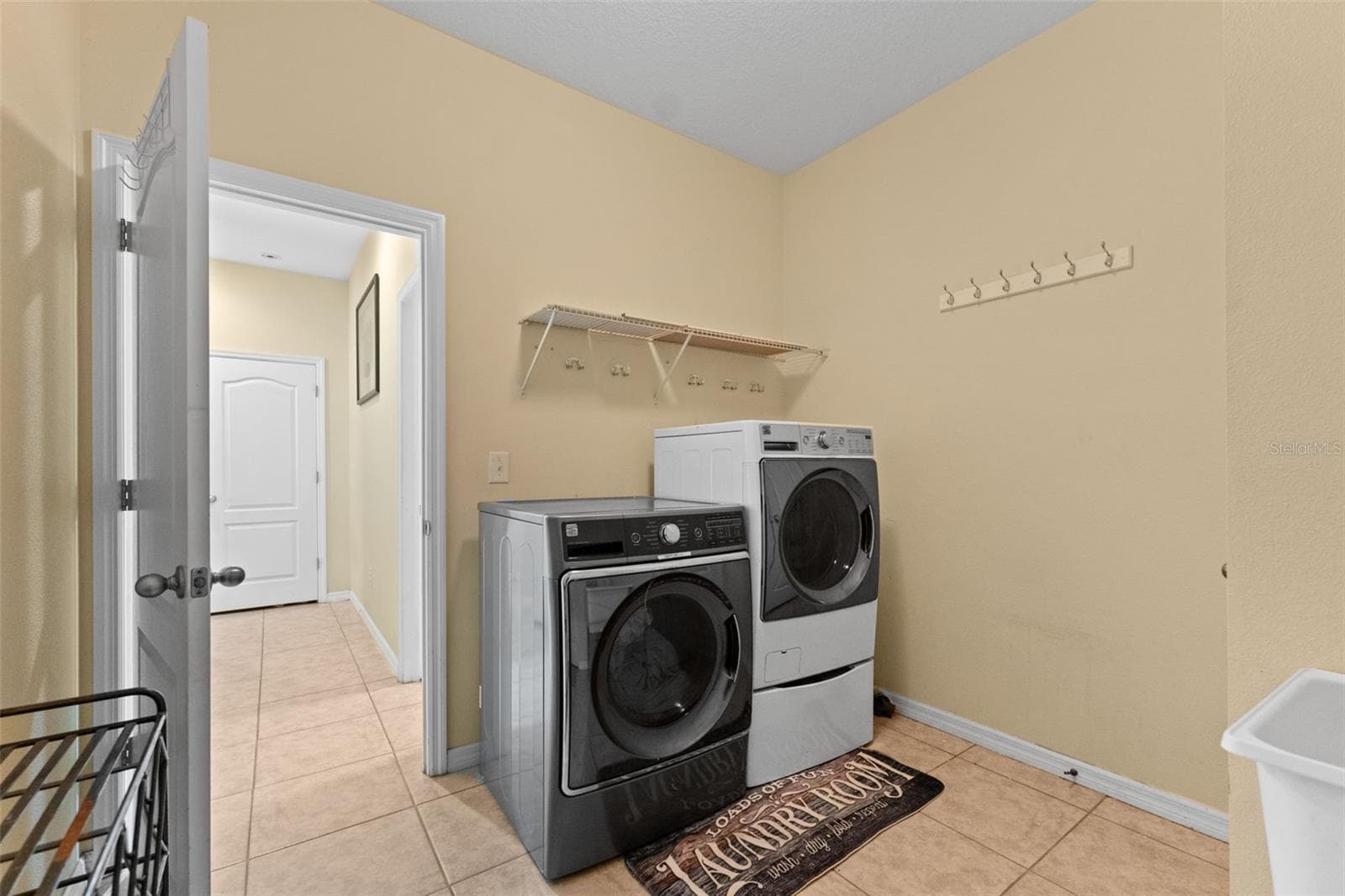 Laundry Room with entrance to 2-car garage - 11620 WARREN OAKS PL, RIVERVIEW