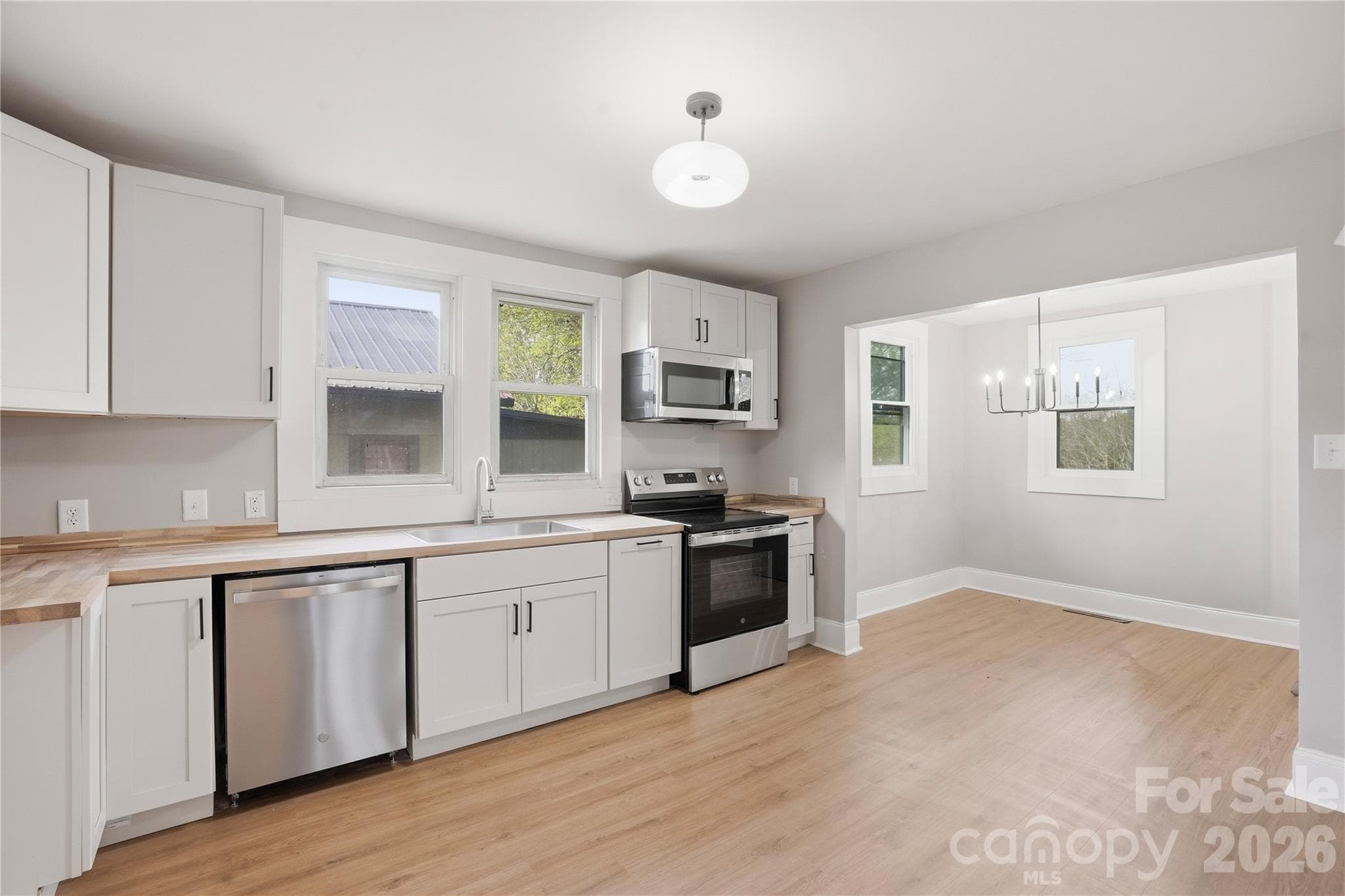 New kitchen, stainless appliances, all in within the last 12 months - Newton